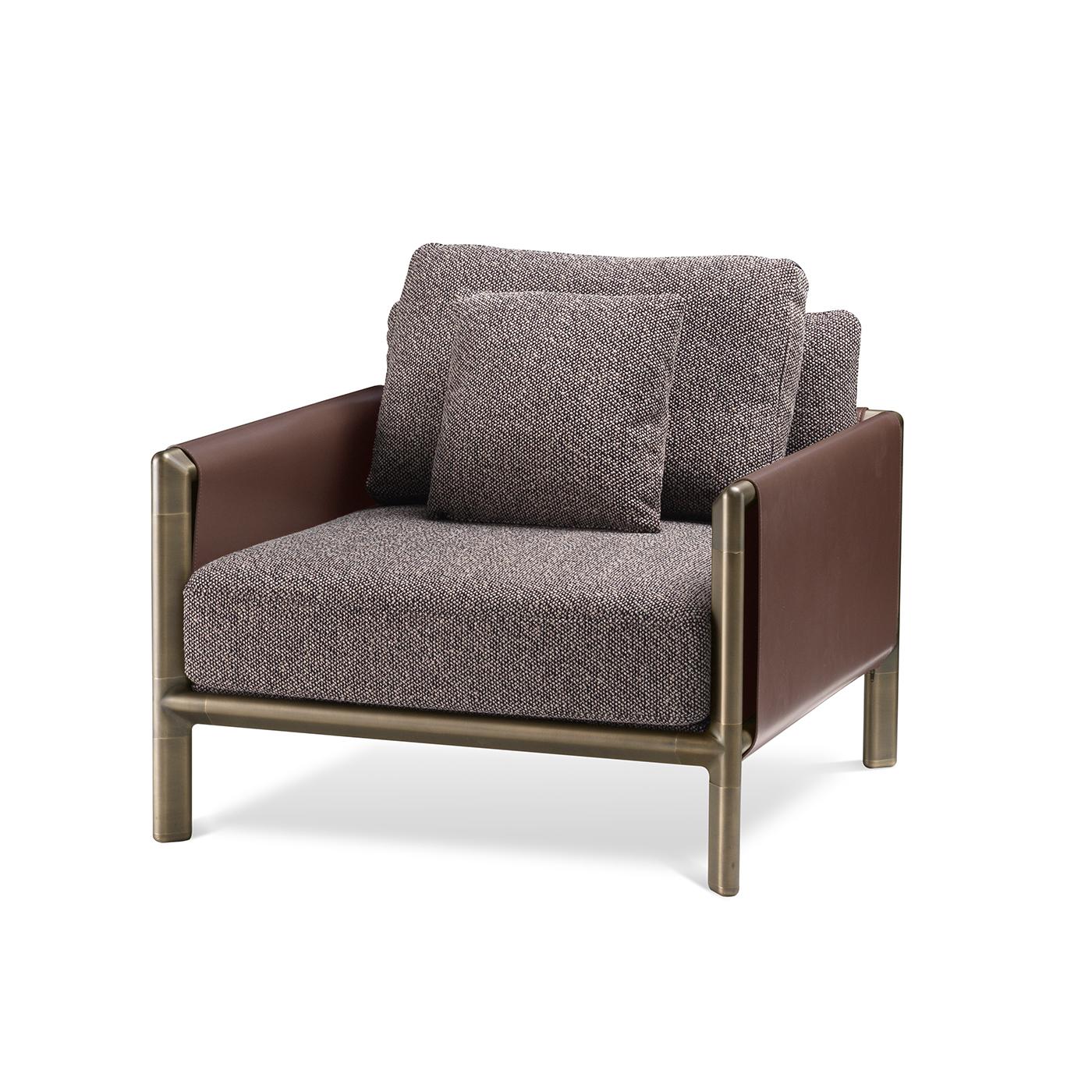 Classic inspiration and modern flair exquisitely merge in this refined design: a minimal, compact, and bold armchair fashioned of high-quality materials. Resting on a brass structure marked by thick and straight lines, it is enriched with two