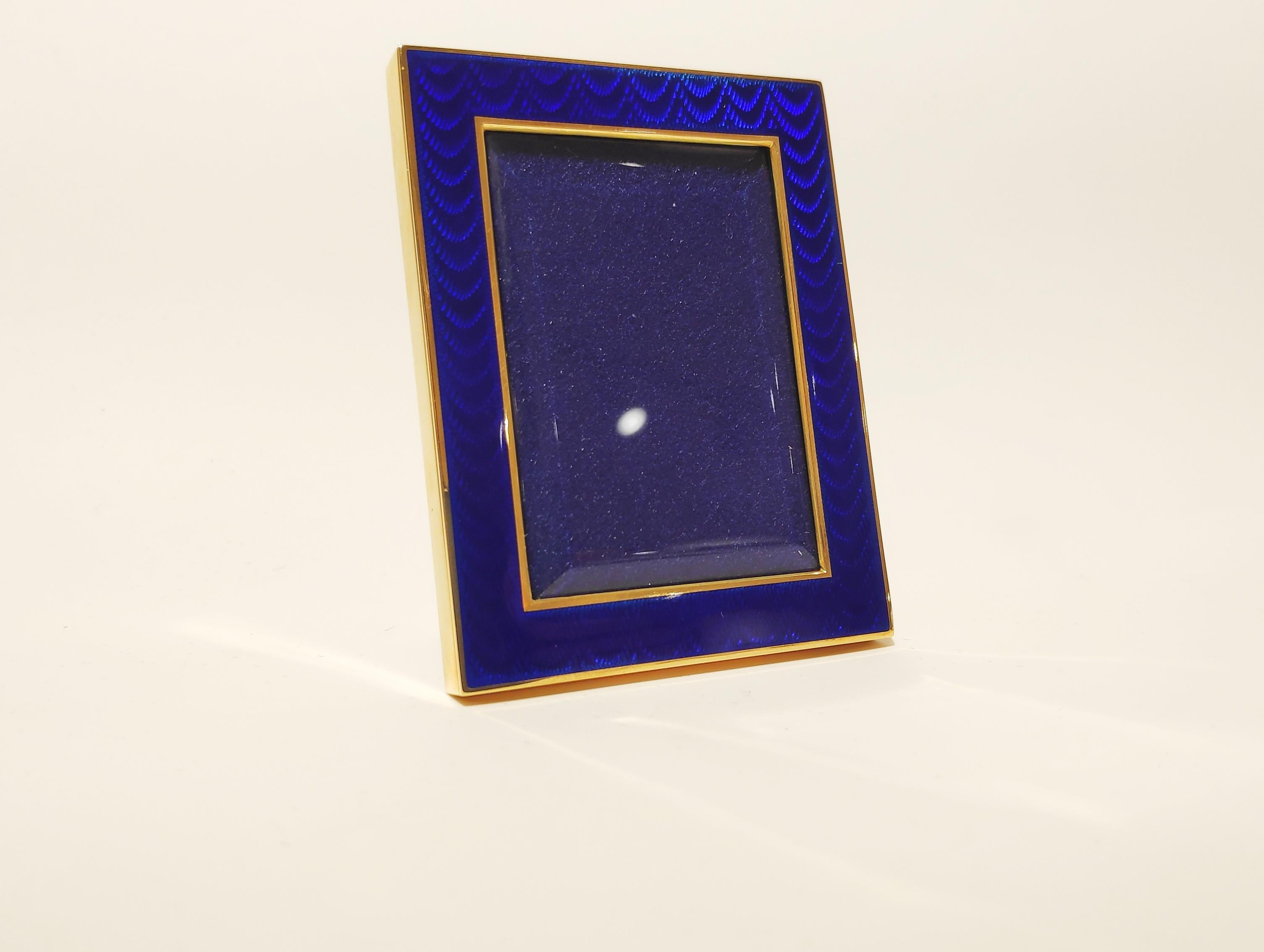 Art Nouveau Frame in 18 Karat Yellow Gold and Blue Enamel in Excellent Condition For Sale