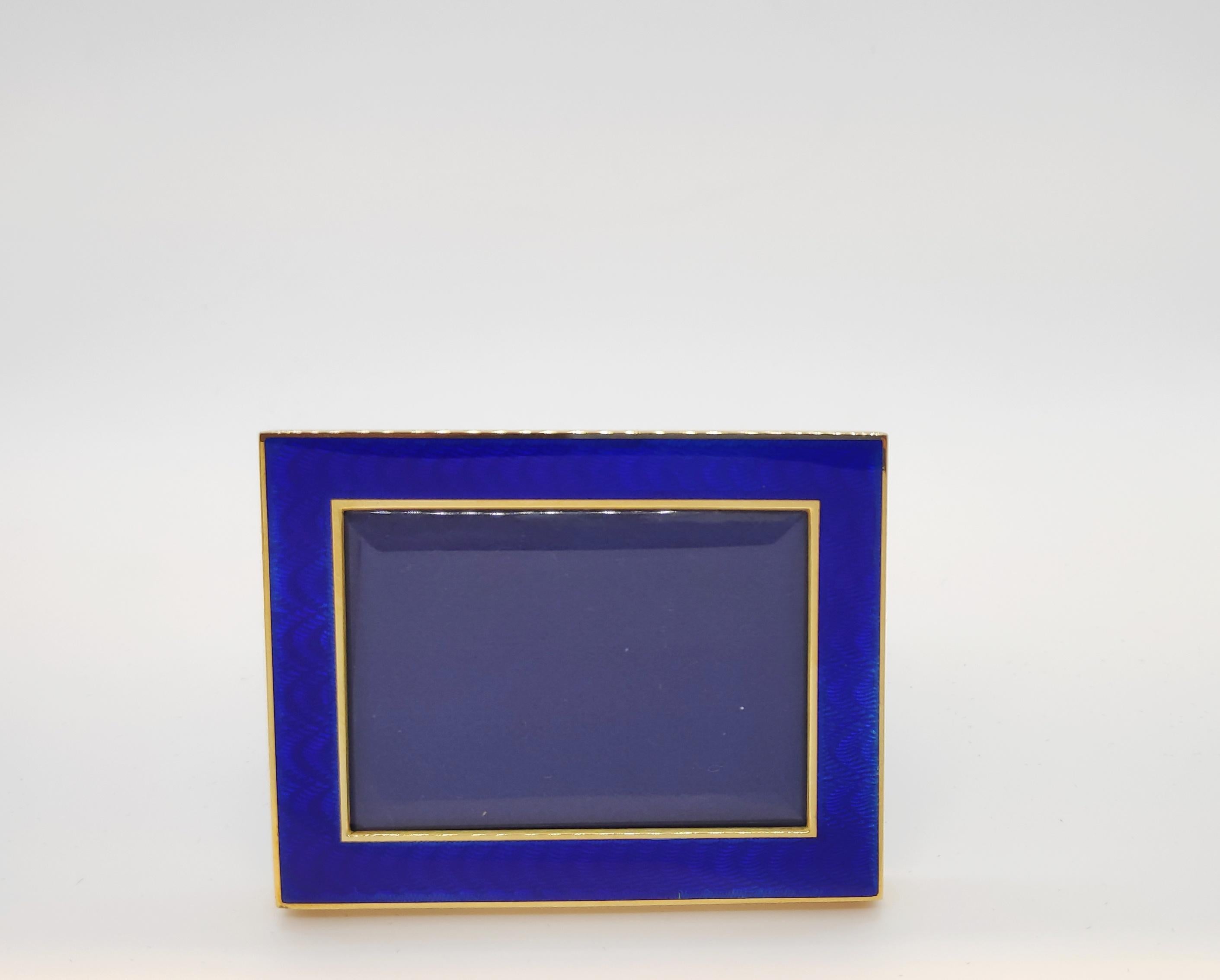 Femenino o masculino Marco de oro amarillo de 18 quilates y esmalte azul en excelente estado en venta