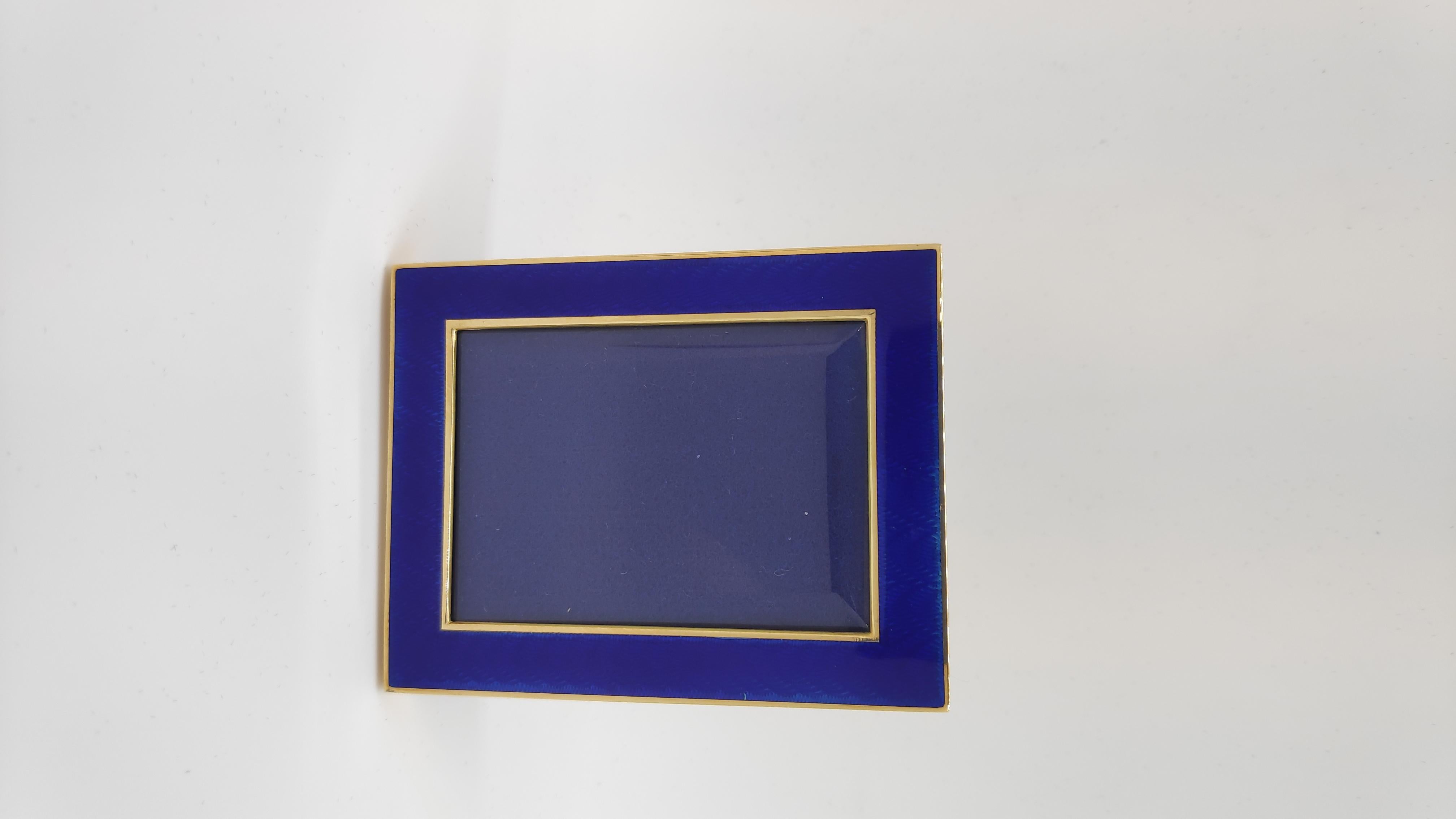 Women's or Men's Frame in 18 Karat Yellow Gold and Blue Enamel in Excellent Condition For Sale