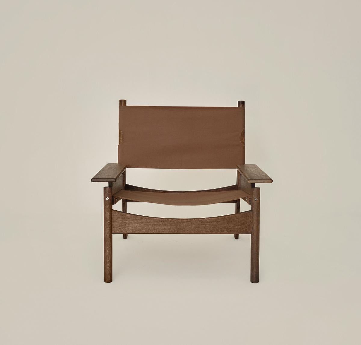 Inspiré par les formes sculpturales, Frame Lounge Chair est un siège au design plus large et plus bas qui offre une sensation de cocon à la personne qui s'y enfonce.
Avec l'idée de créer un fauteuil douillet qui assure la liberté du corps, il