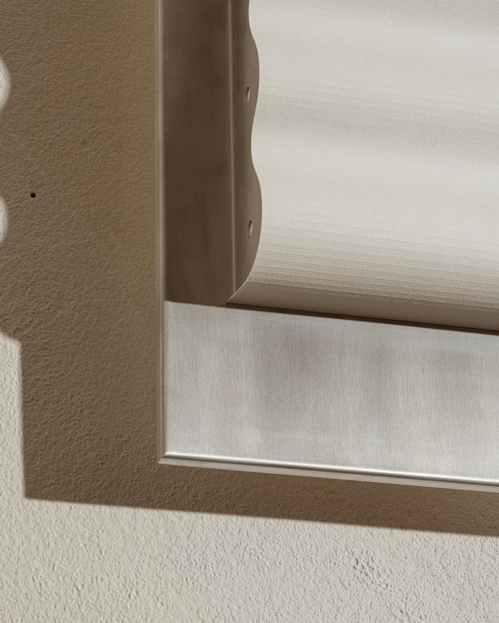 Aplique Marco M de aluminio bruto Siglo XXI y contemporáneo en venta