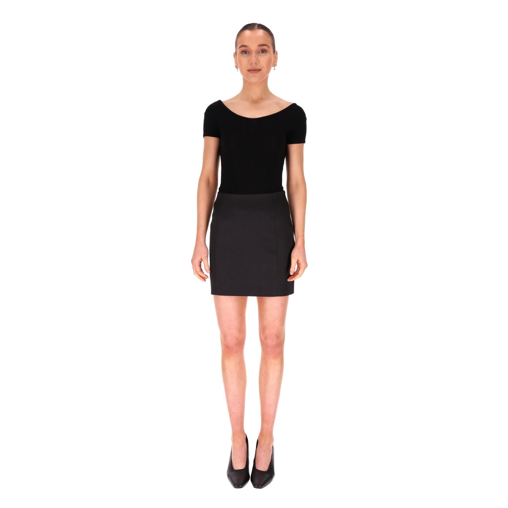 Brand New - Frame Mini Skirt

Classic black mini skirt with high waist and zip closure.

Rrp Approx. £240

Size – 2US

Condition – Brand New, With Labels

Composition – 95% Polyester, 5% Spandex