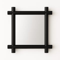 Espejo de marco, hecho a mano de madera maciza, aspecto minimalista y detallado en negro