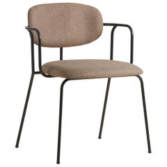 Chaise de salle à manger taupe avec cadre par Mario Tsai Studio