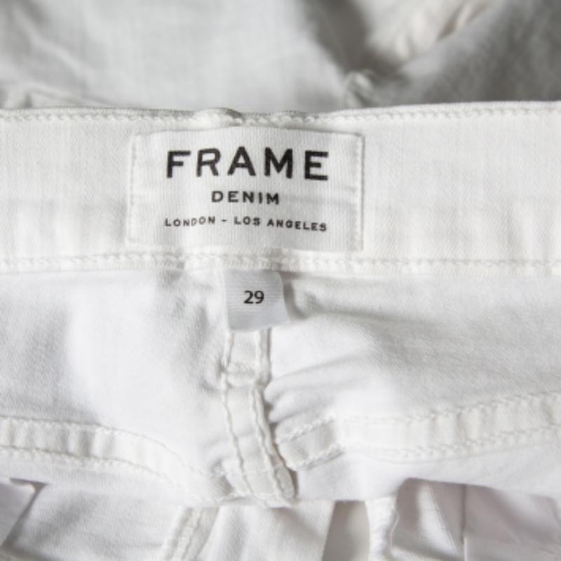 These skinny Blanc jeans from Frame are a perfect addition to your denim collection. These jeans carry a white shade with a skinny-fit silhouette. Made of a quality cotton blend, these jeans can be worn to create a multitude of cool casual looks.