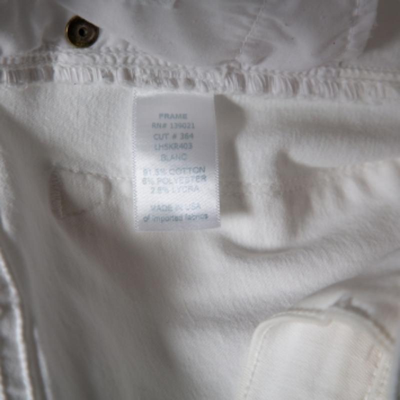 These skinny Blanc jeans from Frame are a perfect addition to your denim collection. These jeans carry a white shade with a skinny-fit silhouette. Made of a quality cotton blend, these jeans can be worn to create a multitude of cool casual looks.