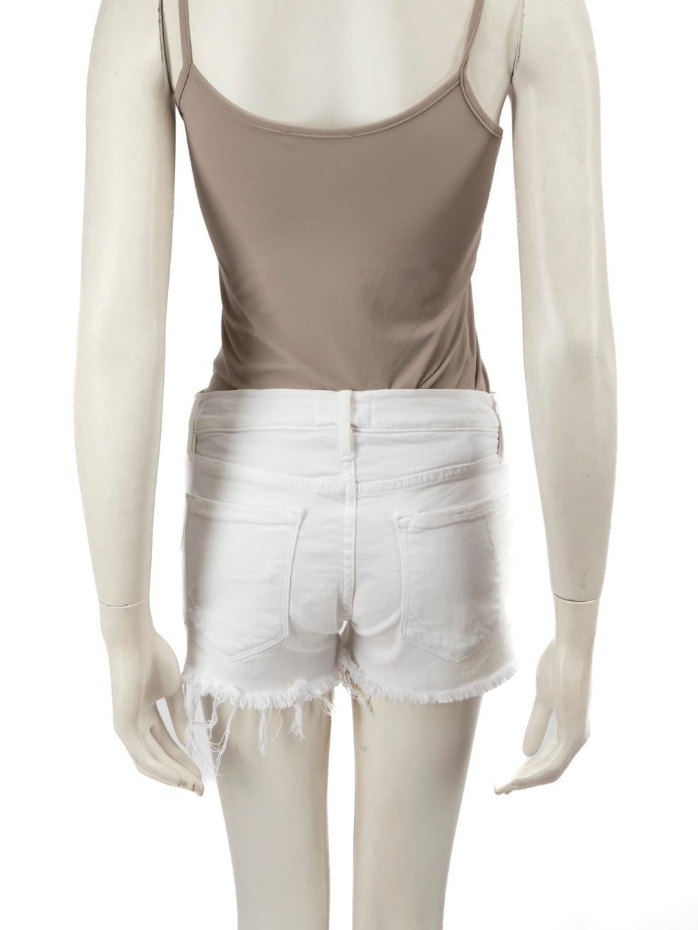 FRAME Pantalones cortos vaqueros blancos desgastados Talla S Gris en venta