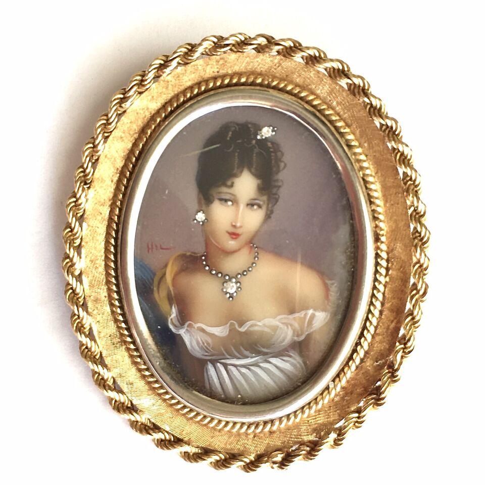 Framed 18 Karat gold Portrait of Lady in White Dress Wearing Jewelry Signed HIL For Sale 3