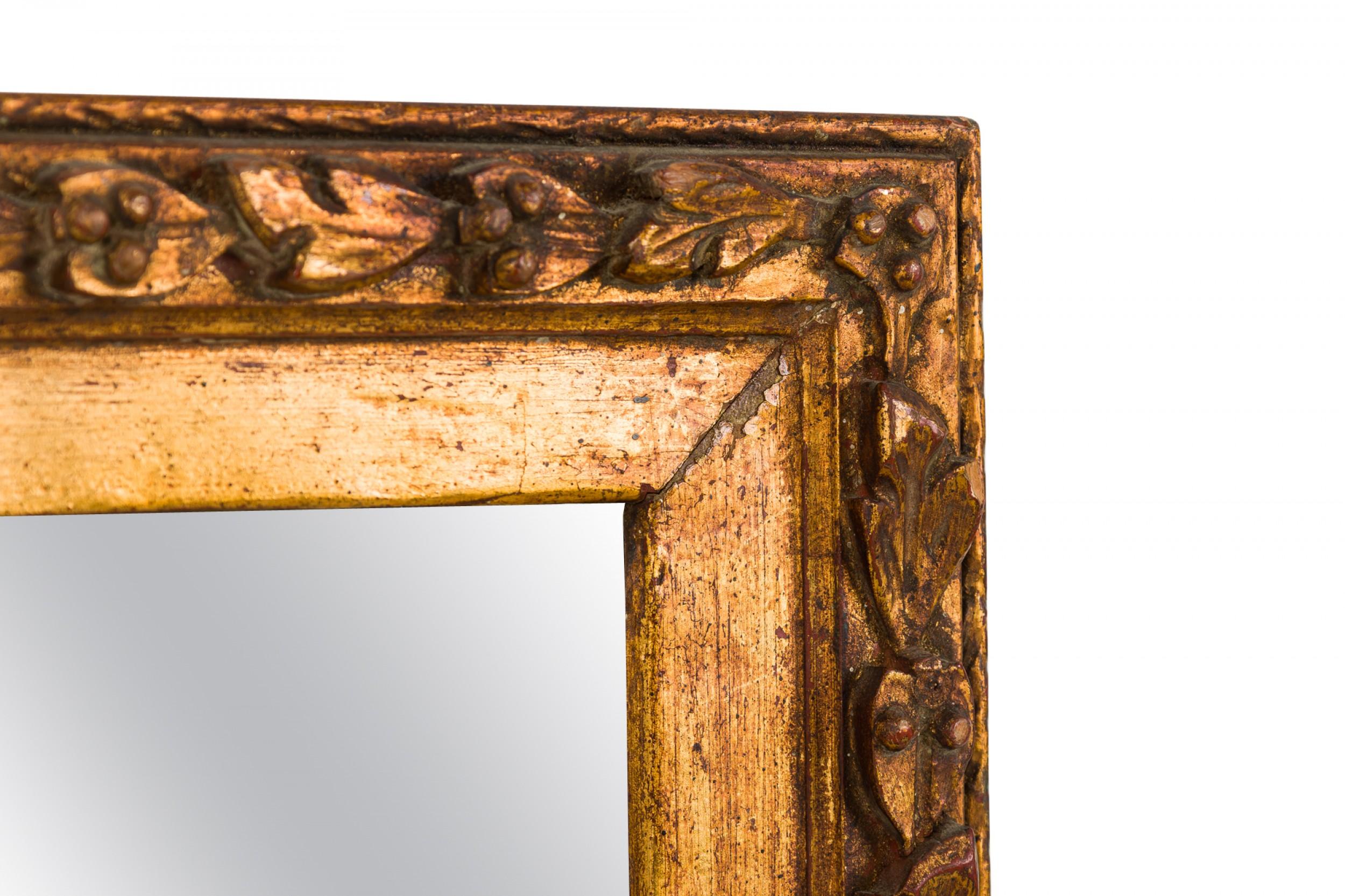 Vittoriano Specchio da parete con cornice in legno dorato in stile vittoriano americano in vendita