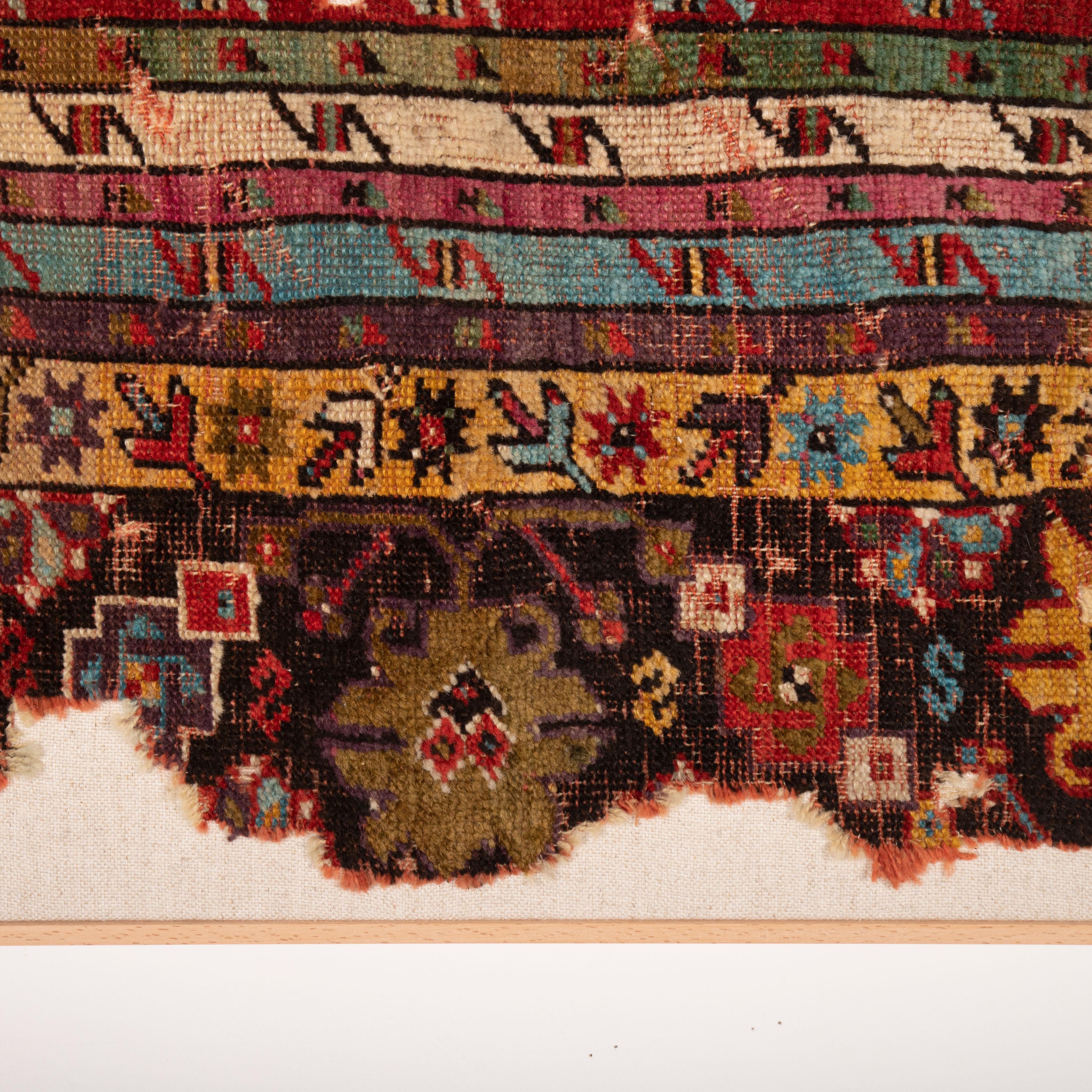 Tribal Fragment de tapis d'Anatolie ancien encadré, 19e siècle en vente