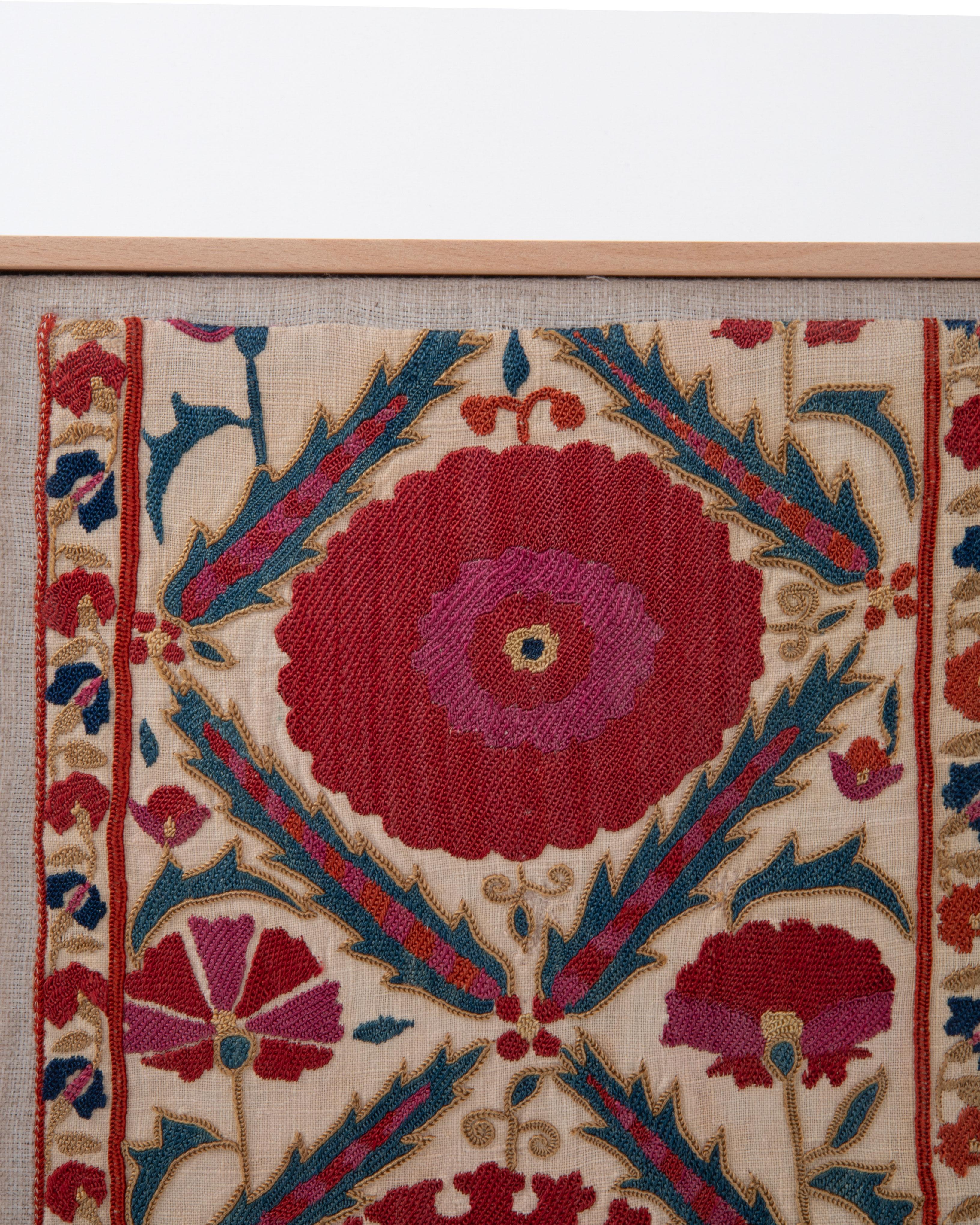 Uzbeko Framed Antique Bukhara Suzani Fragment, Uzbekistan in vendita