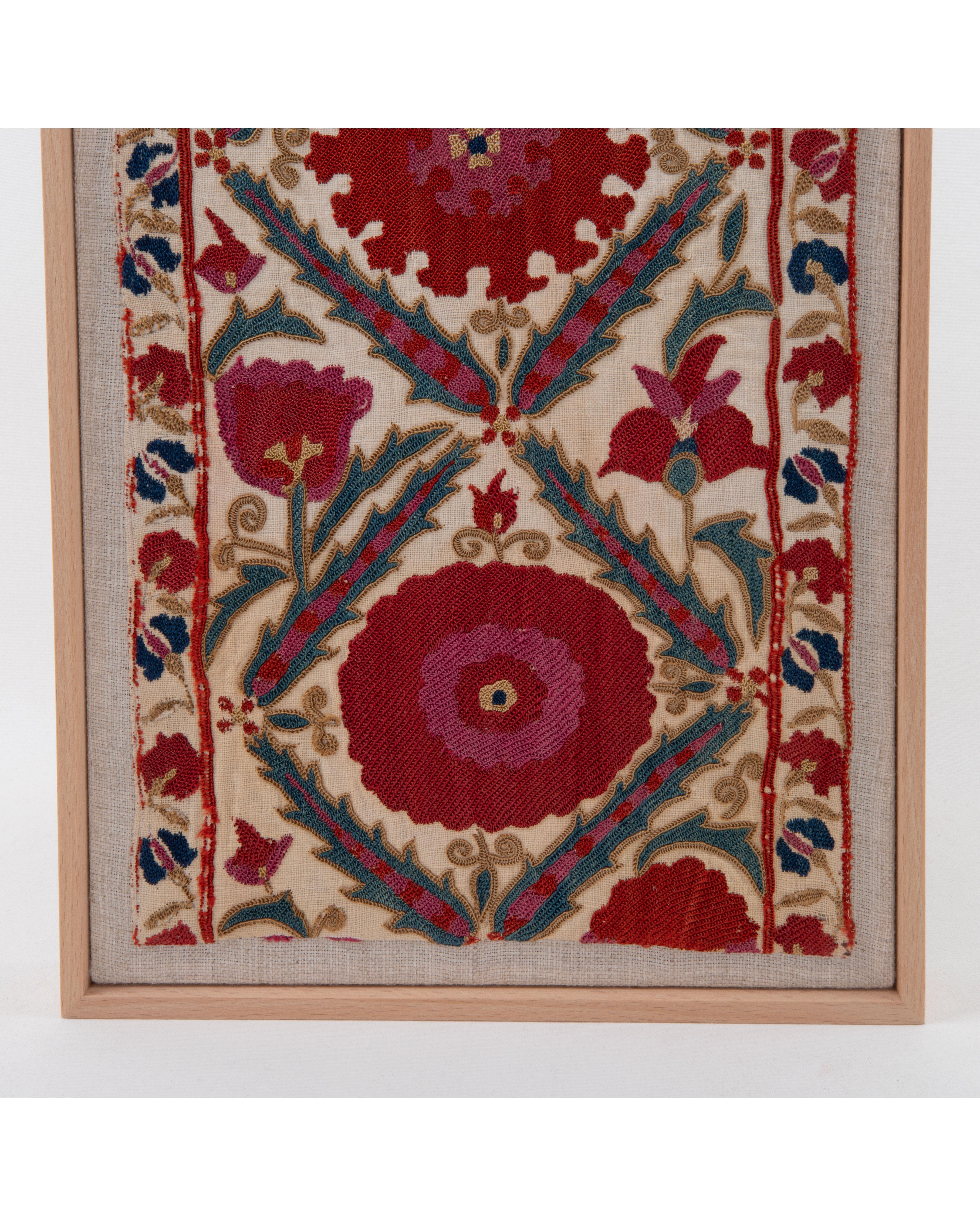 Gerahmtes antikes Buchara-Susani-Fragment, Usbekistan (Bestickt) im Angebot