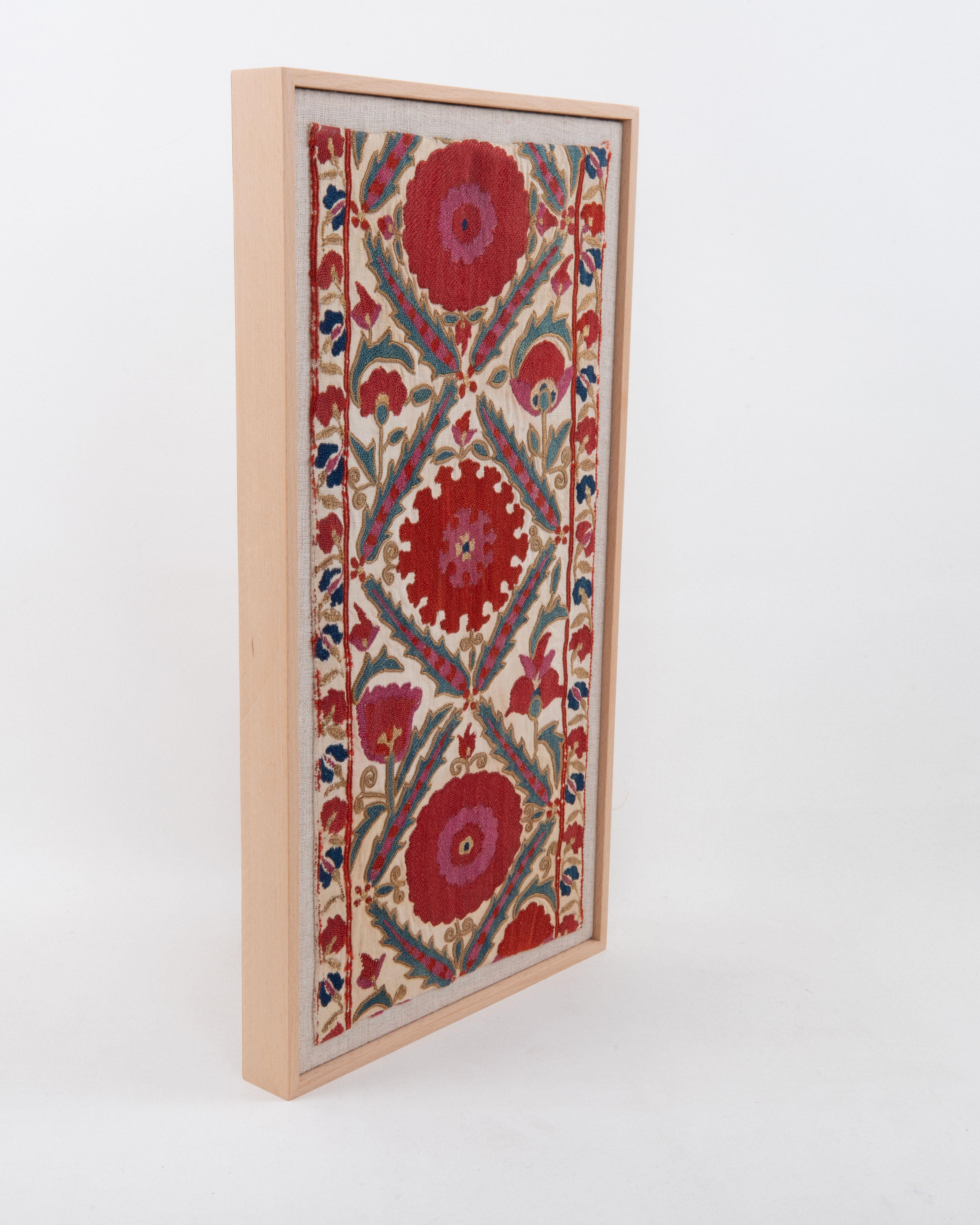 Gerahmtes antikes Buchara-Susani-Fragment, Usbekistan im Zustand „Relativ gut“ im Angebot in Istanbul, TR