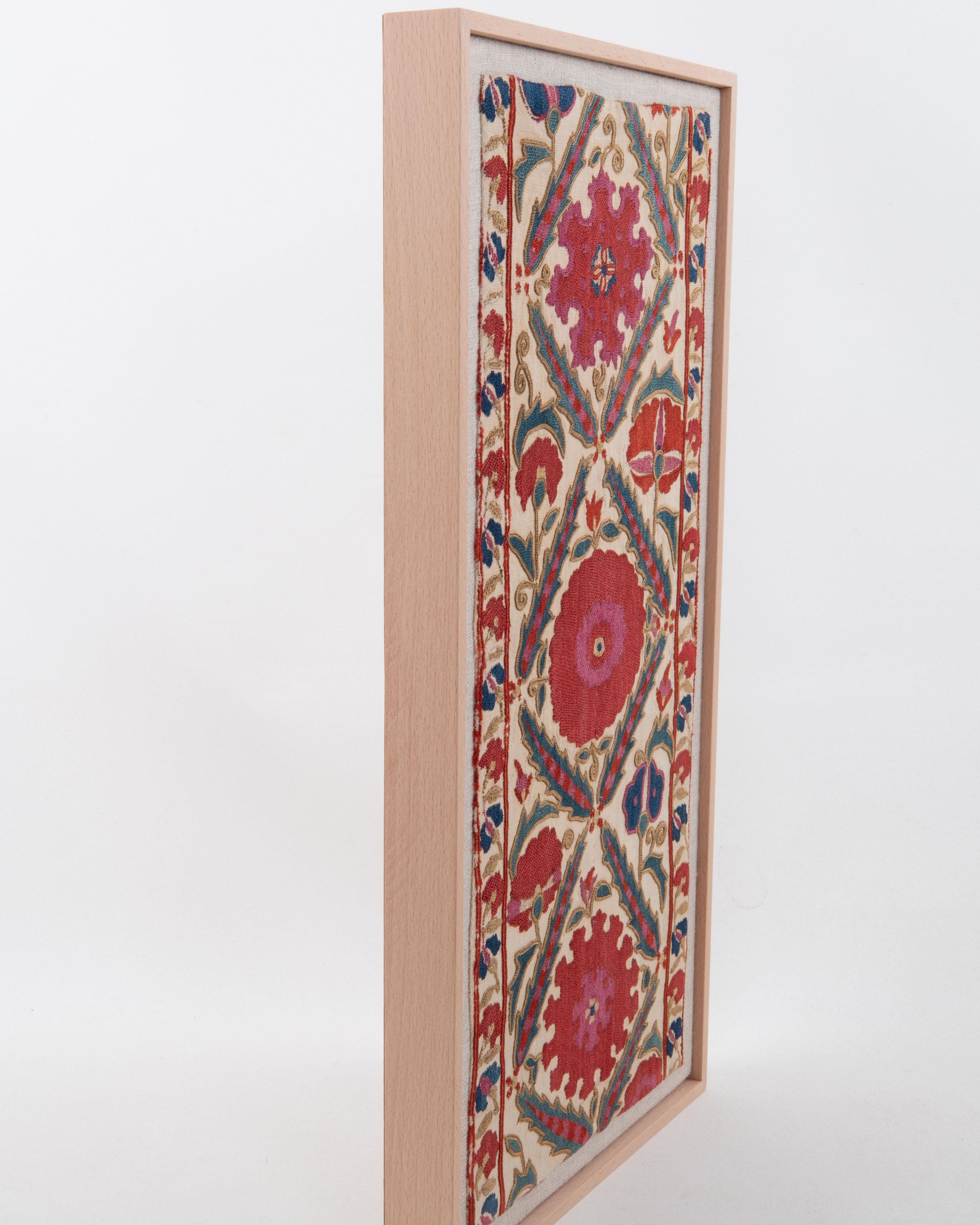 Seta Framed Antique Bukhara Suzani Fragment, Uzbekistan in vendita