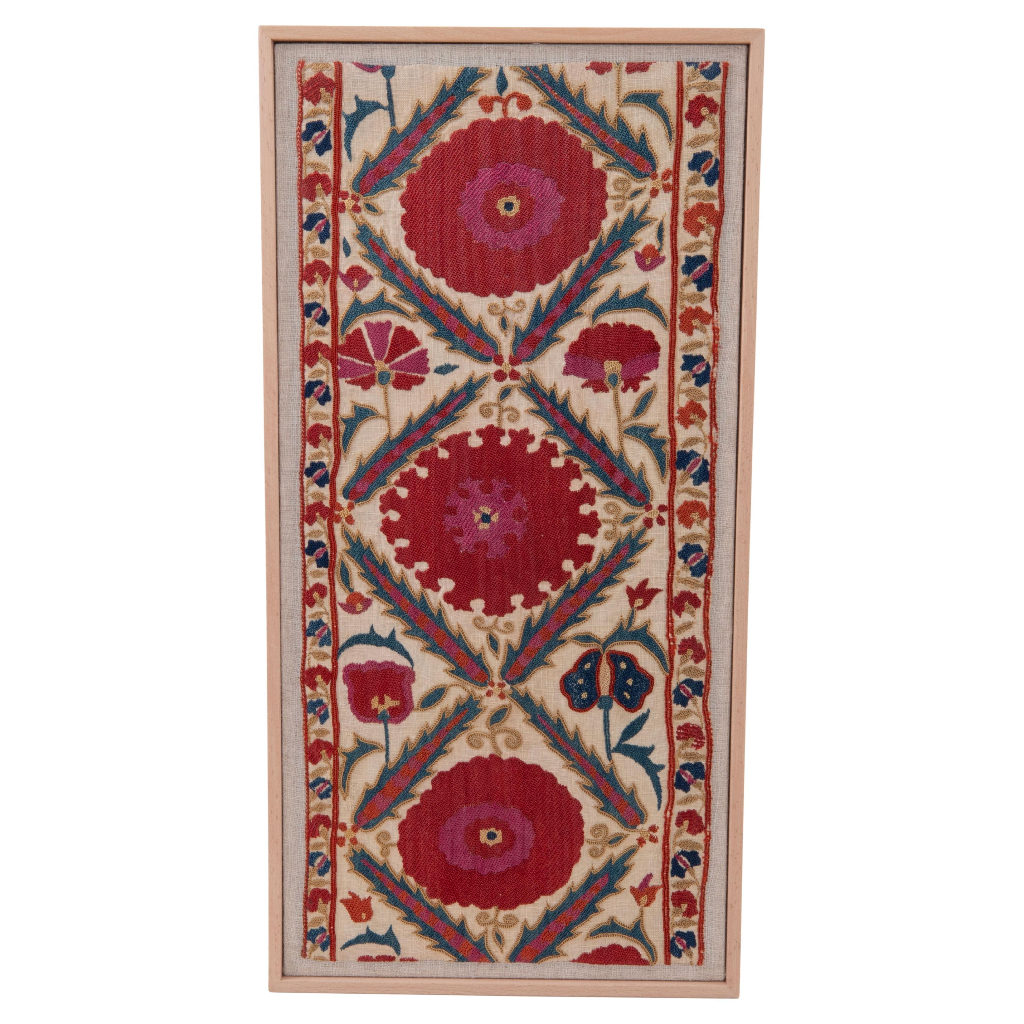 Framed Antique Bukhara Suzani Fragment, Uzbekistan in vendita