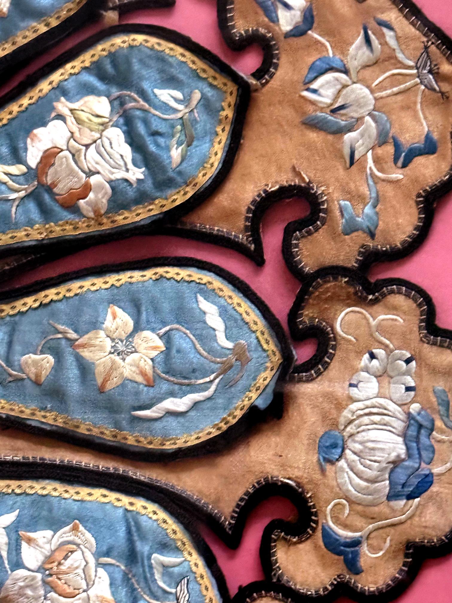 Gerahmte antike chinesische gestickte Seide Kragen Qing-Dynastie Textile Kunst im Angebot 3