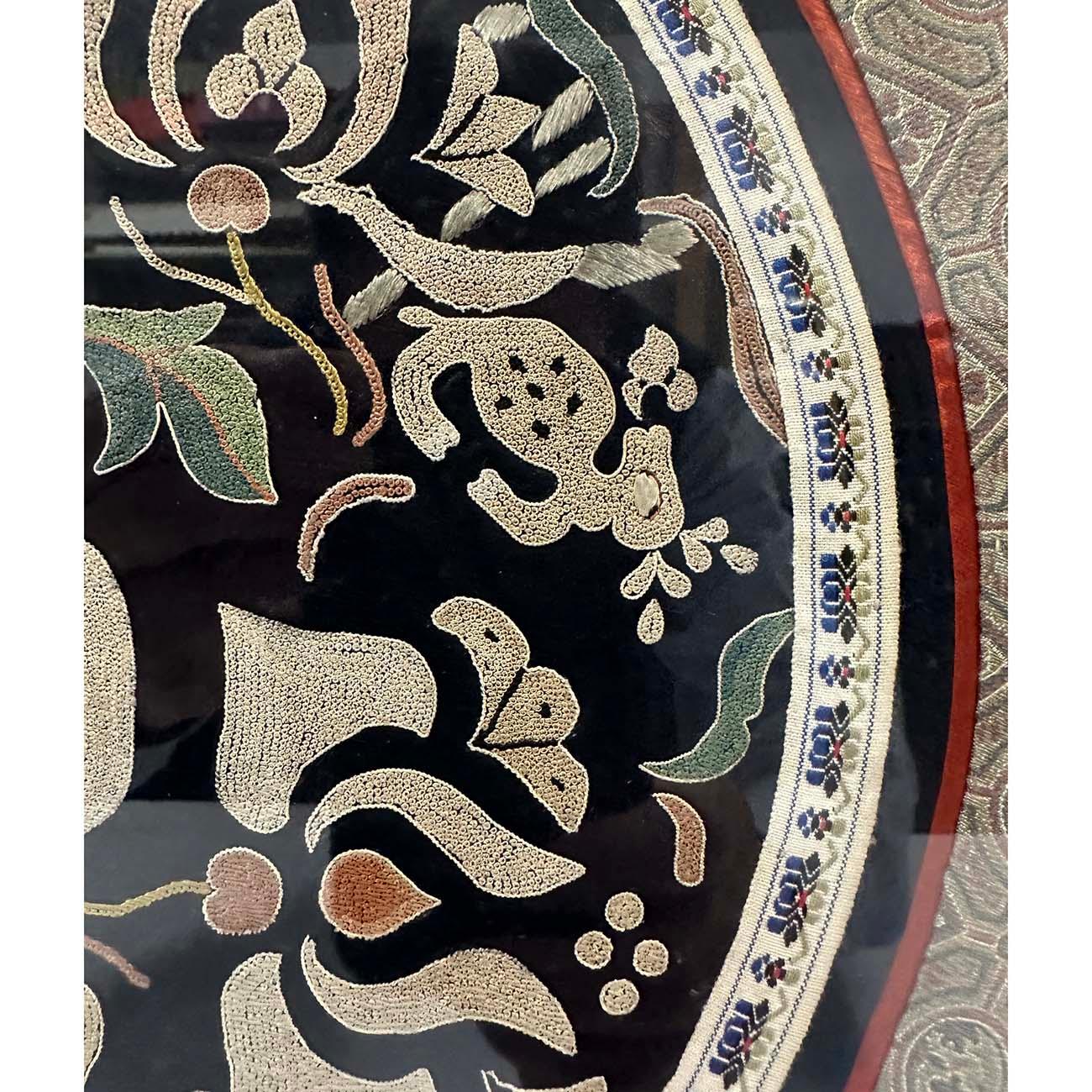 Silk Framed Antique Chinese Qing Dynasty Embroidery 24LP110 For Sale