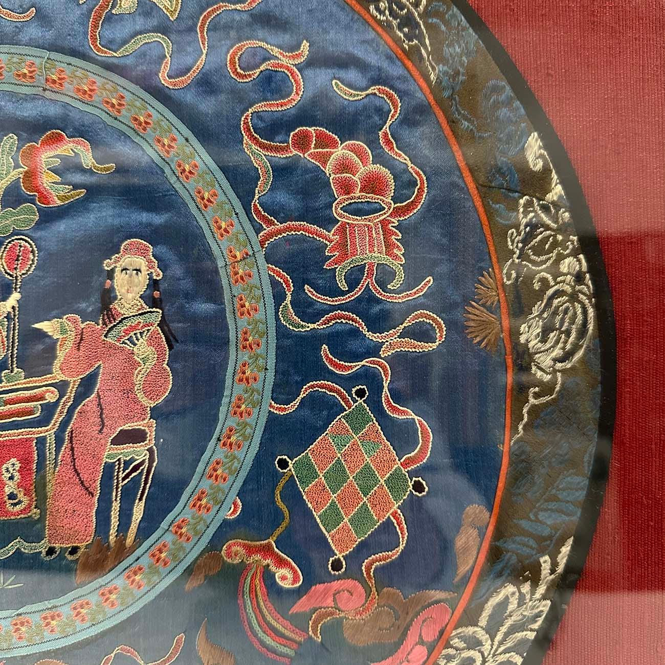 20th Century Framed Antique Chinese Qing Dynasty Embroidery 24LP111 For Sale