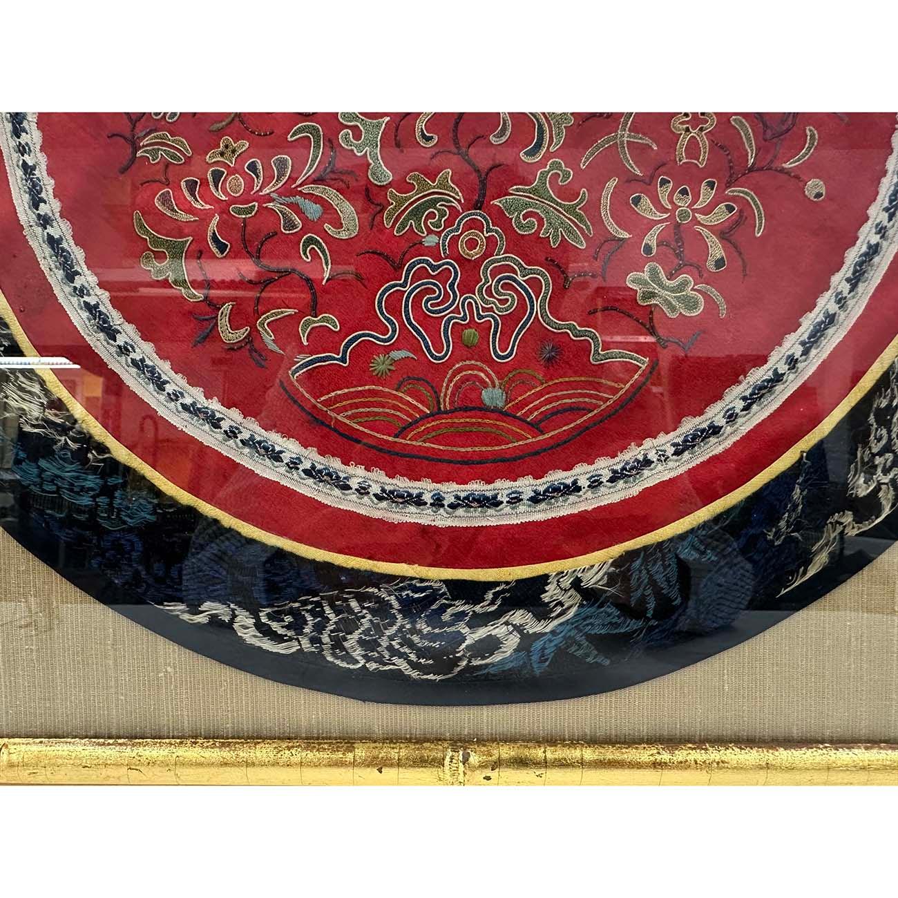 Gerahmte antike chinesische Qing Dynasty Stickerei 24LP121 im Zustand „Gut“ im Angebot in Pomona, CA