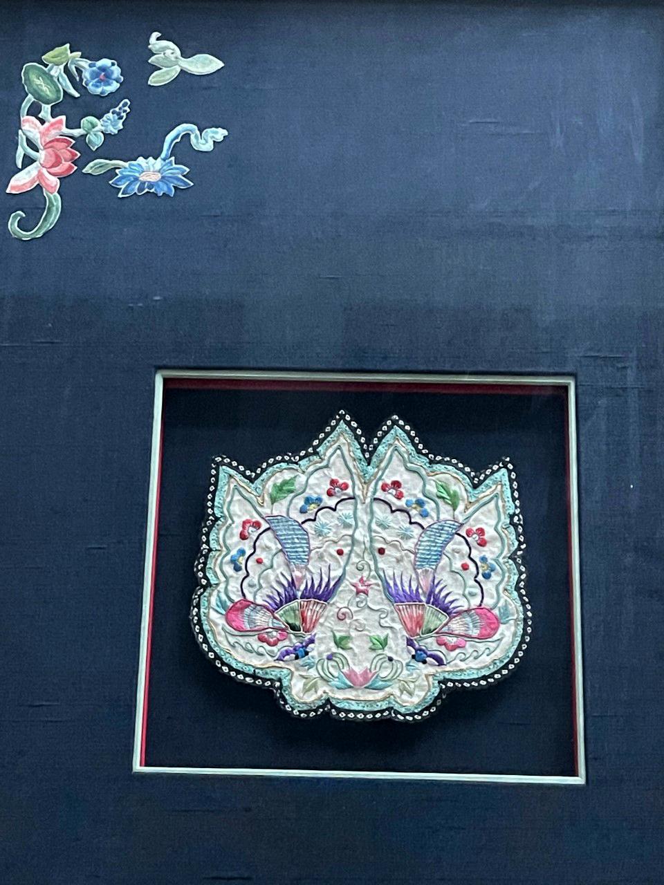 A beautiful antique embroidered purse from China, circa 19th century Qing dynasty, artistically displayed in a giltwood shadow box frame with contrast deep blue color cloth matts. Owned by a noble lady, this purse would be for precious personal use