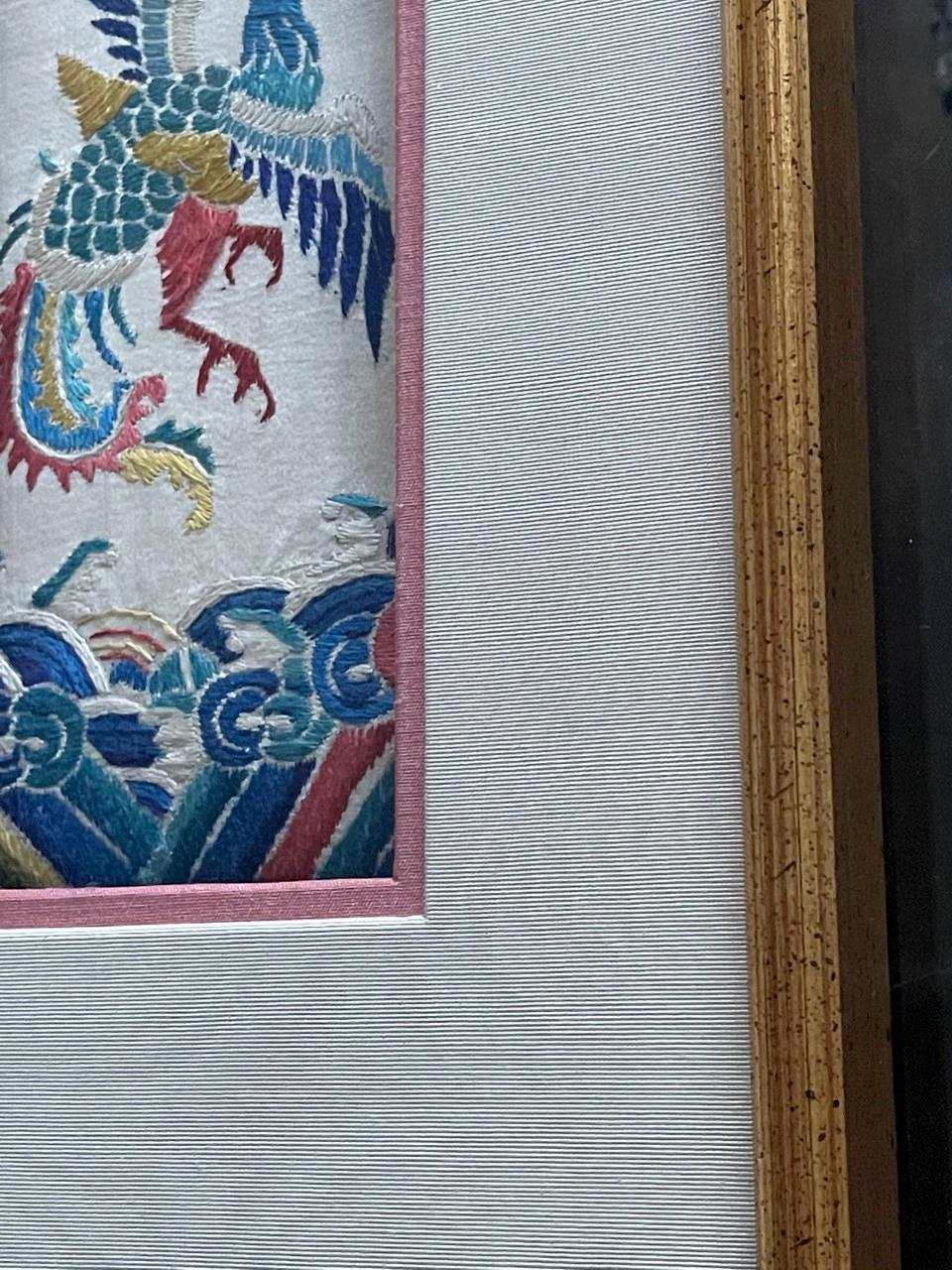 Soie Encadré broderie ancienne encadrée textile chinois de la dynastie Qing Provenance en vente