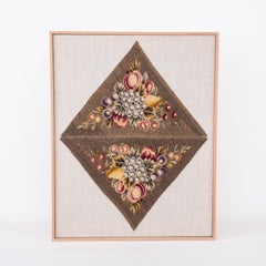 Fragmento de bordado europeo antiguo enmarcado, siglo XIX.