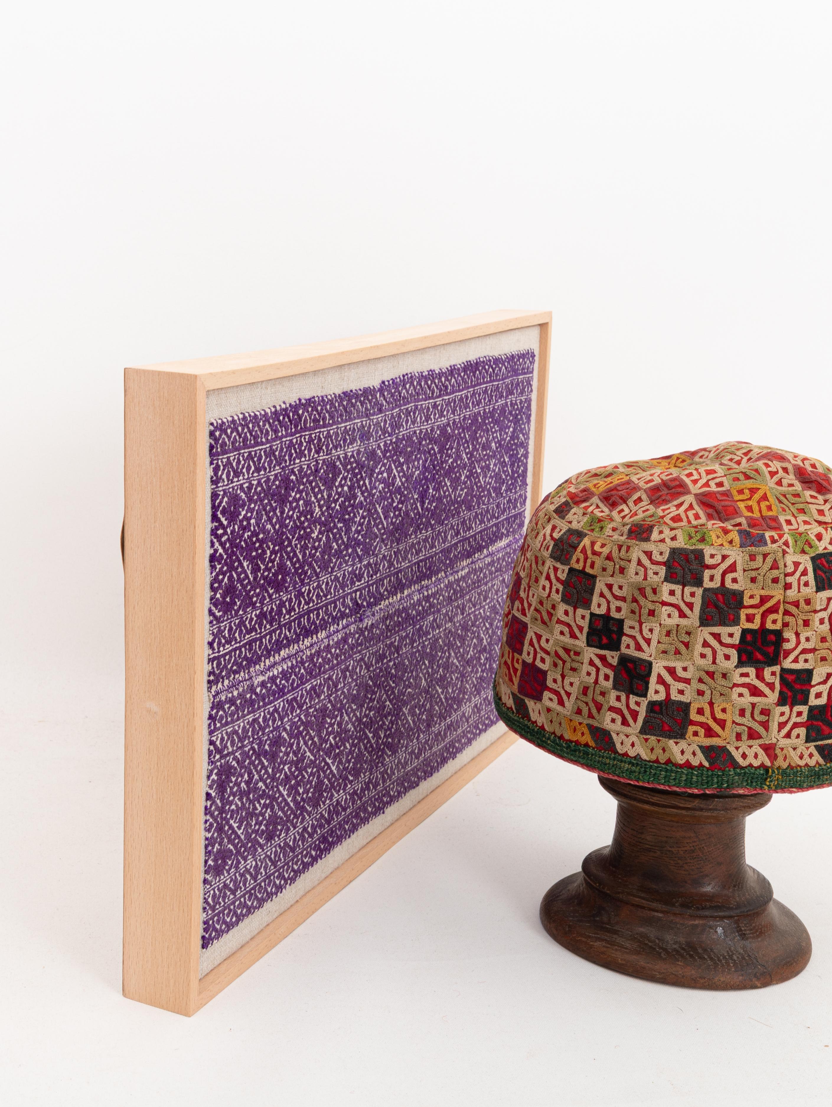 20ième siècle Encadrement d'une ancienne broderie de Fez, A.I.C. Maroc en vente