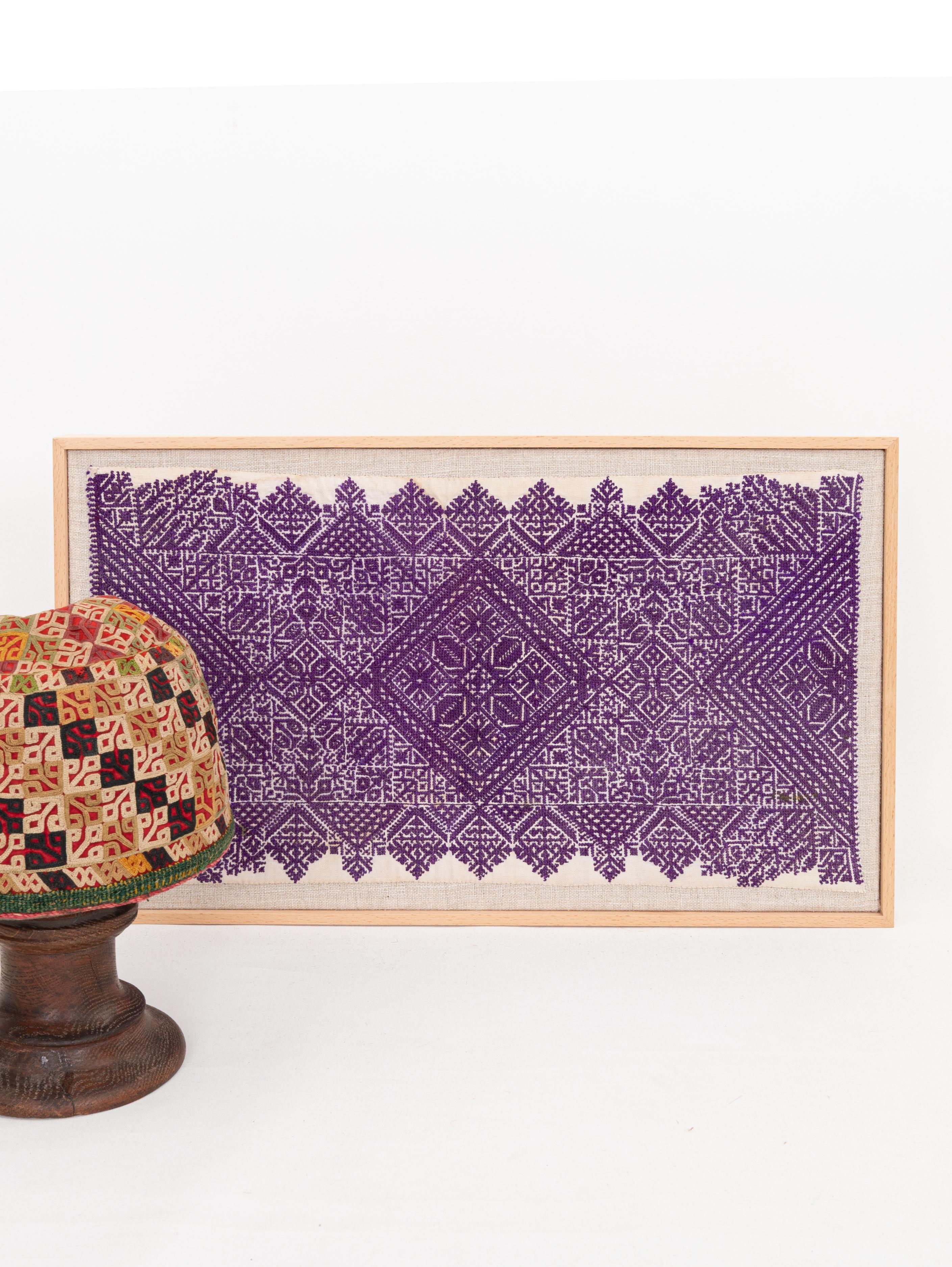 20ième siècle Encadrement d'une ancienne broderie de Fez, A.I.C. Maroc en vente