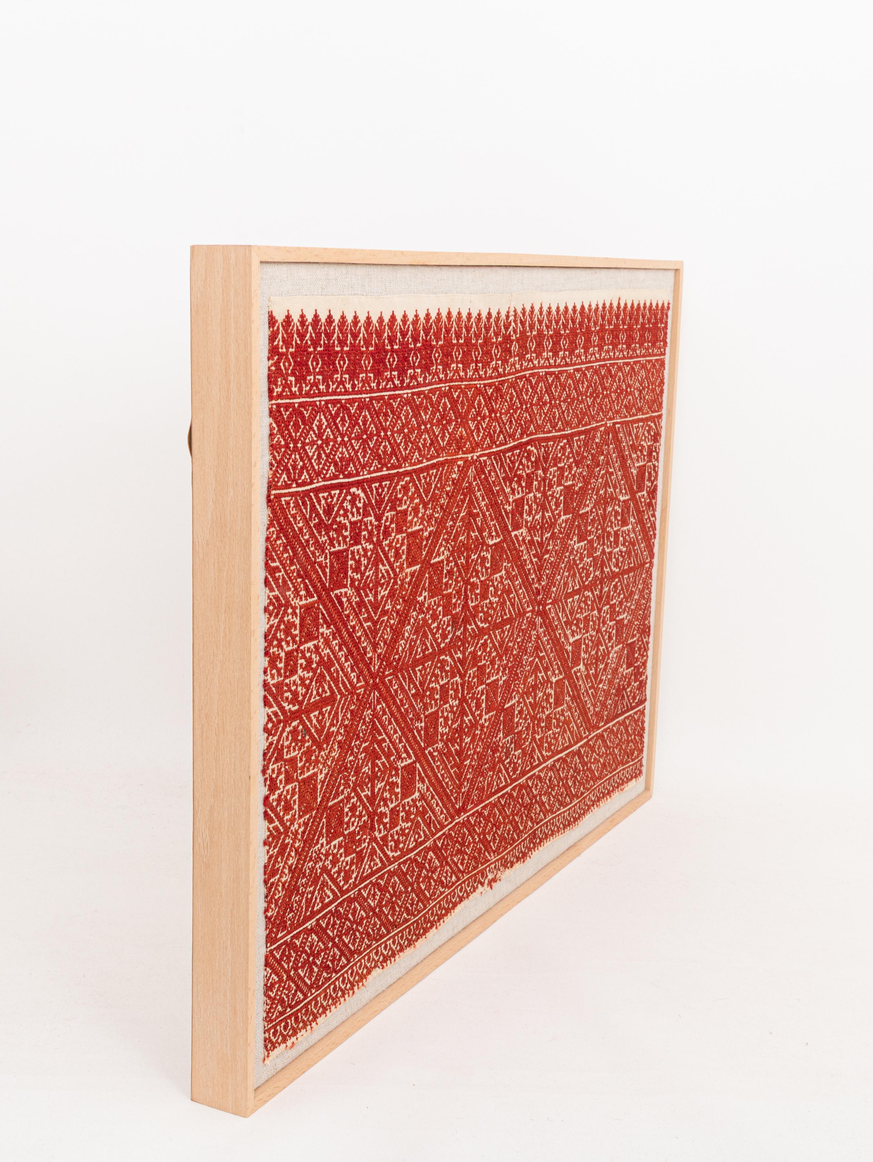 20ième siècle Encadrement d'une ancienne broderie de Fez, A.I.C. Maroc en vente