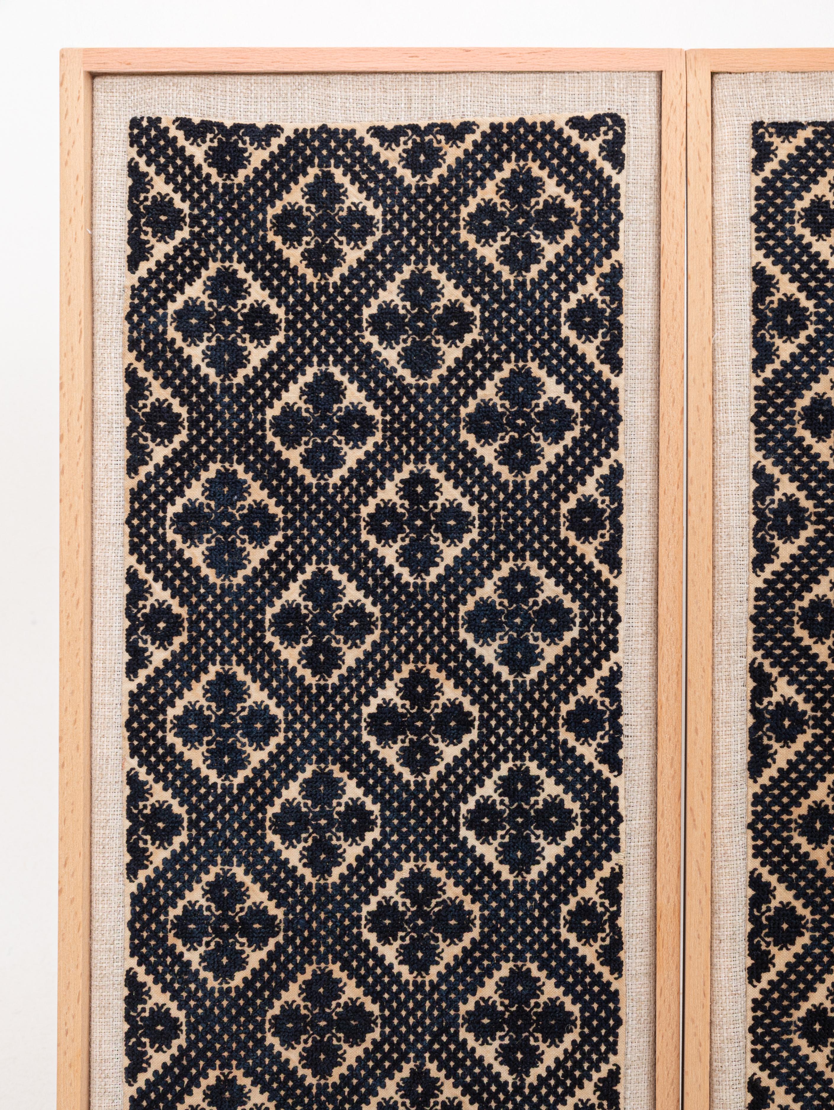Soie Encadrement d'une ancienne broderie de Fez, A.I.C. Maroc en vente