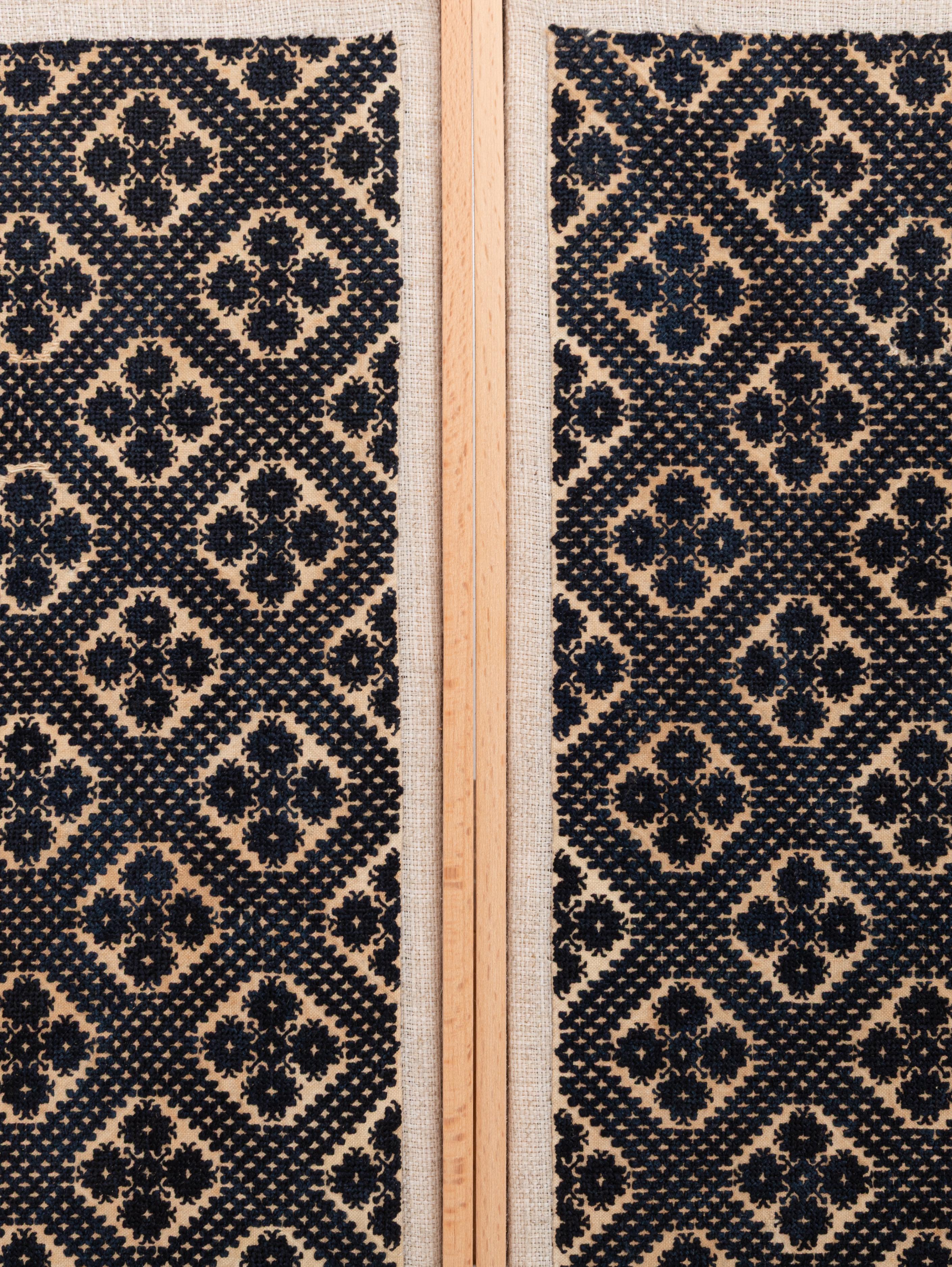 Encadrement d'une ancienne broderie de Fez, A.I.C. Maroc en vente 1