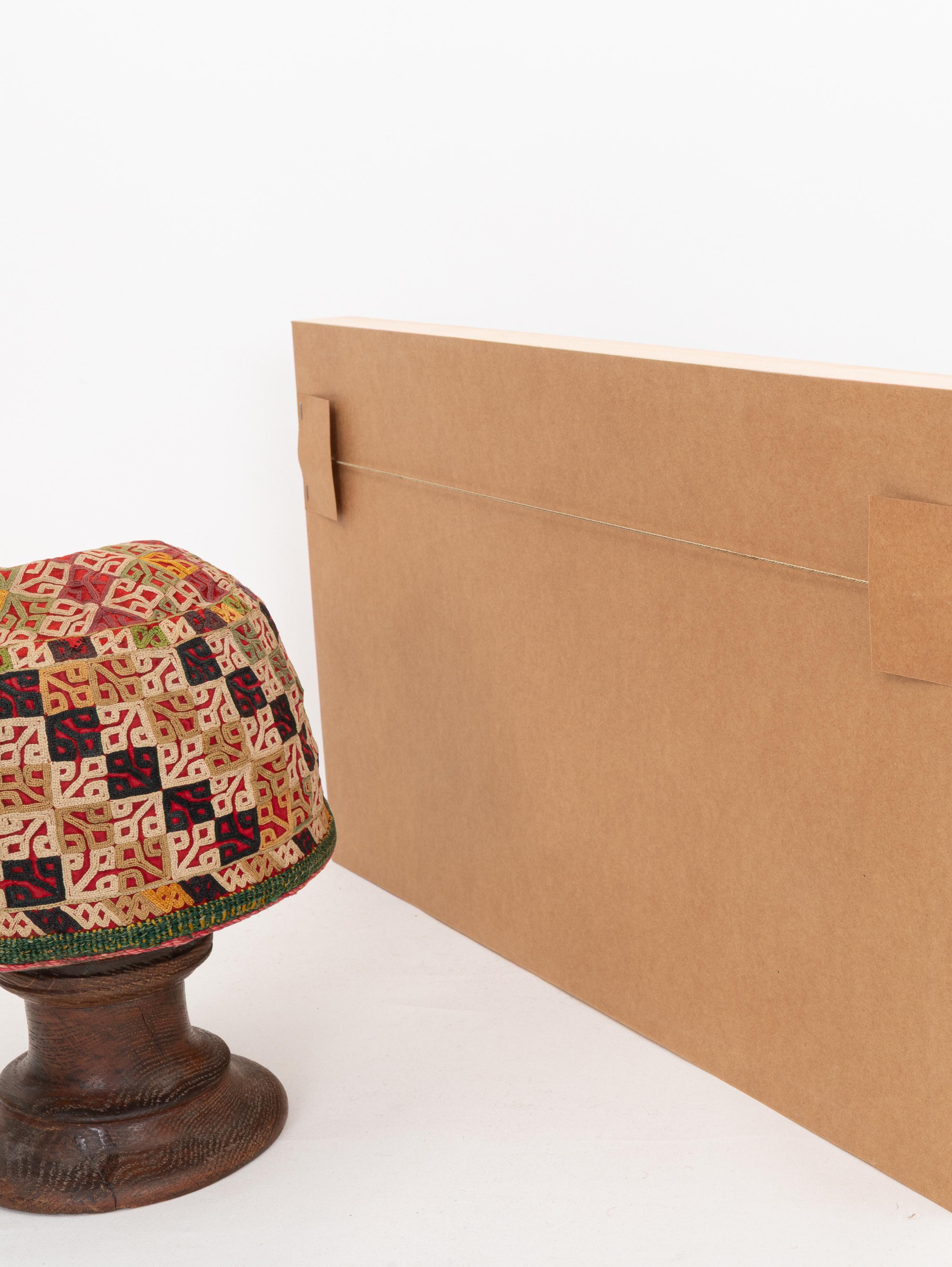 Encadrement d'une ancienne broderie de Fez, A.I.C. Maroc en vente 1