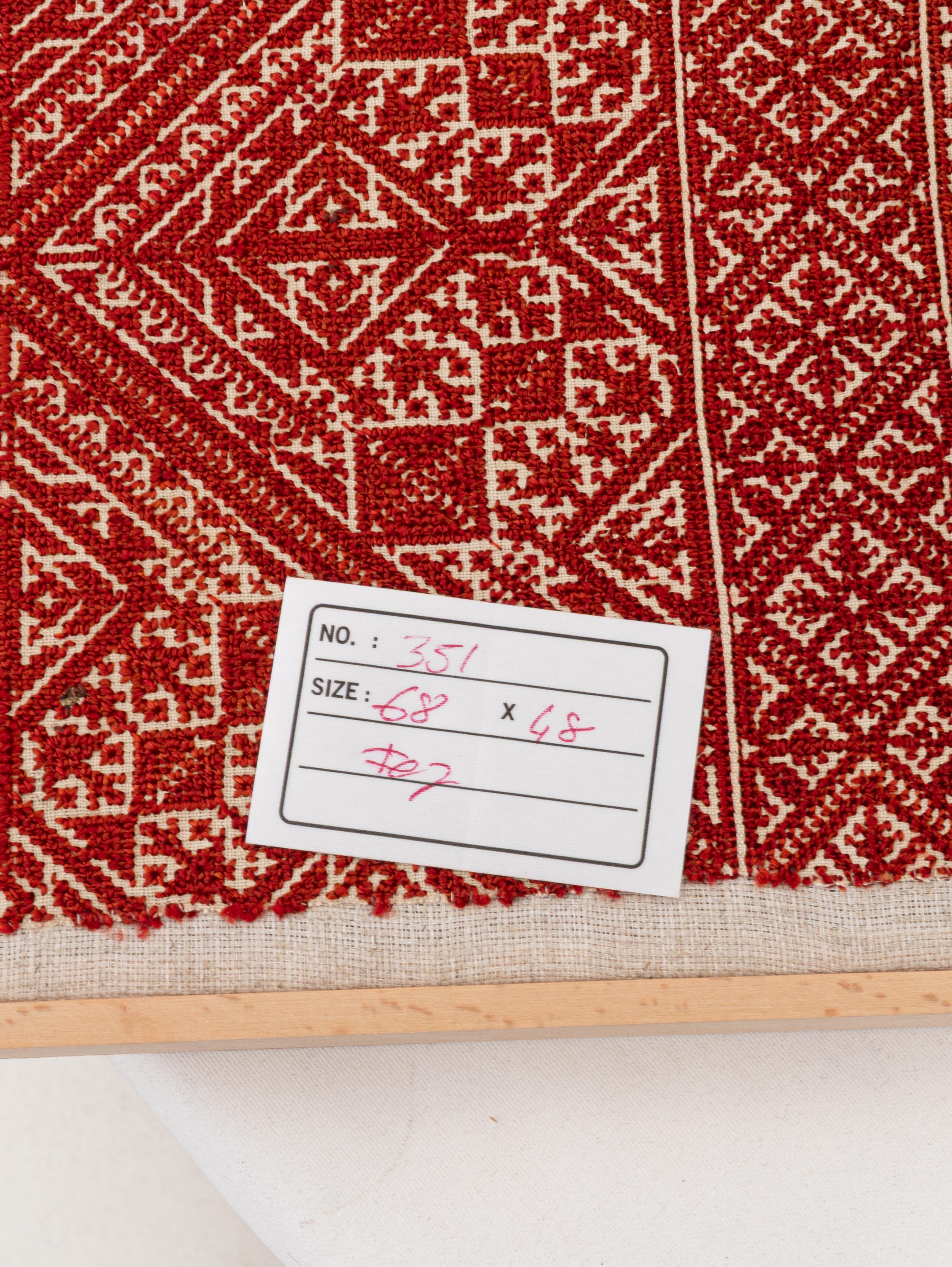 Encadrement d'une ancienne broderie de Fez, A.I.C. Maroc en vente 2