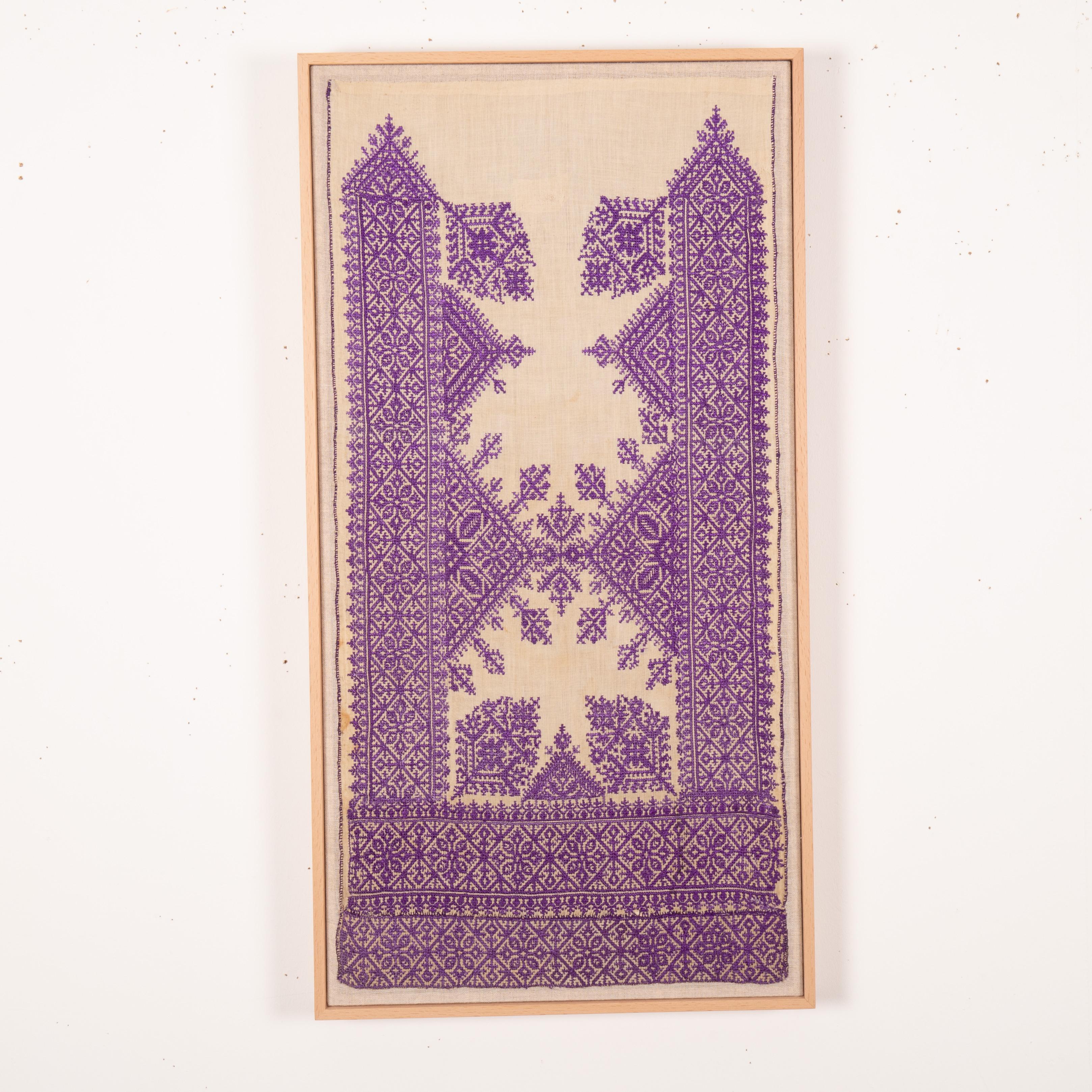 Professionally backed and framed fez embroidery fragment from Morocco.
Early 20th century.