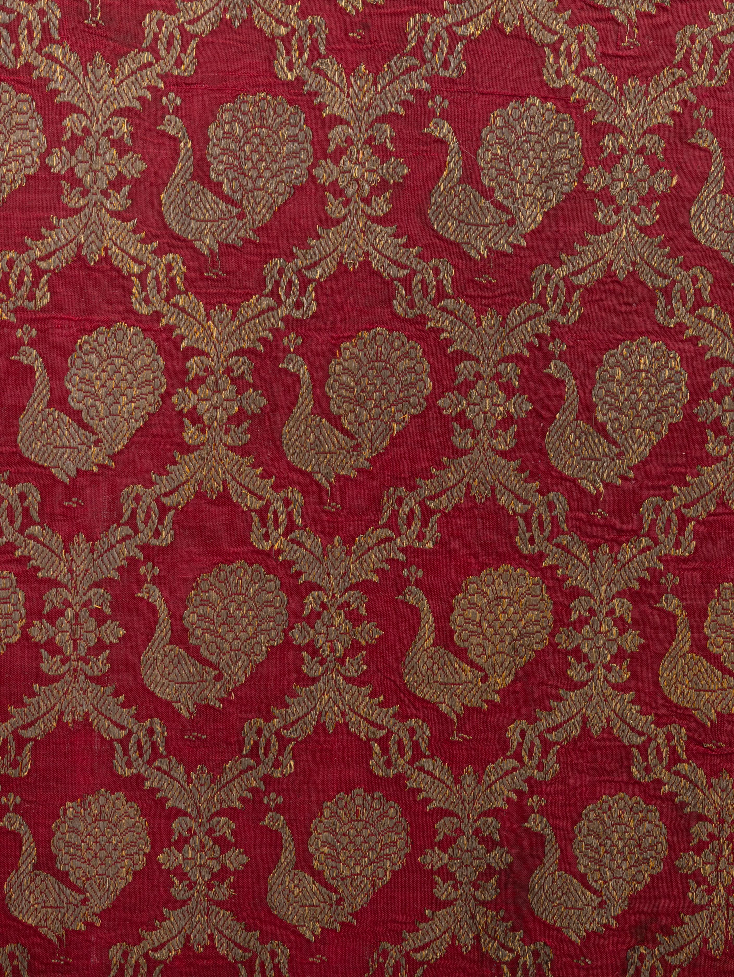 Framed Antique Indian Brocade Fragment (Handgewebt) im Angebot