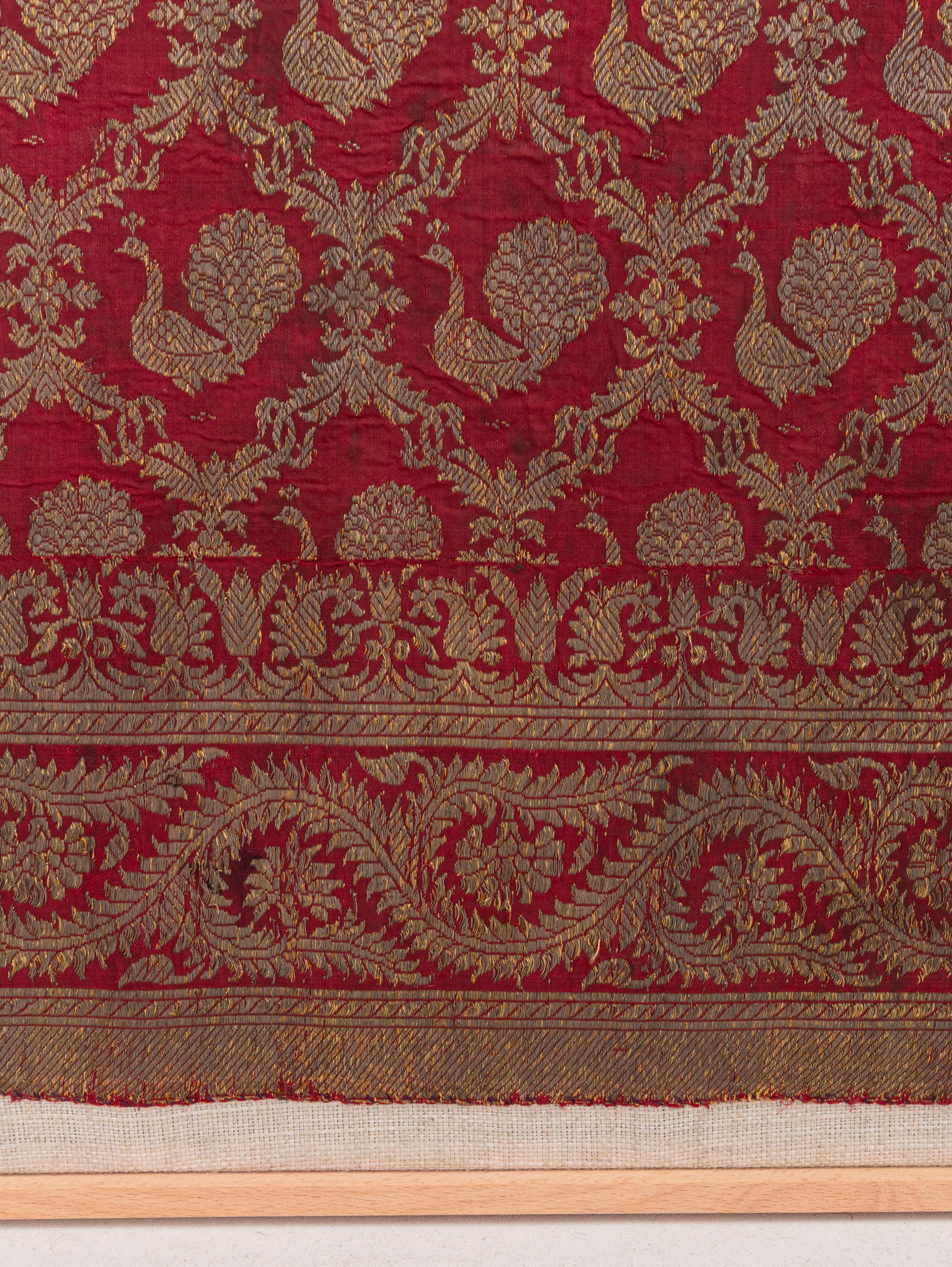 Framed Antique Indian Brocade Fragment im Zustand „Relativ gut“ im Angebot in Istanbul, TR