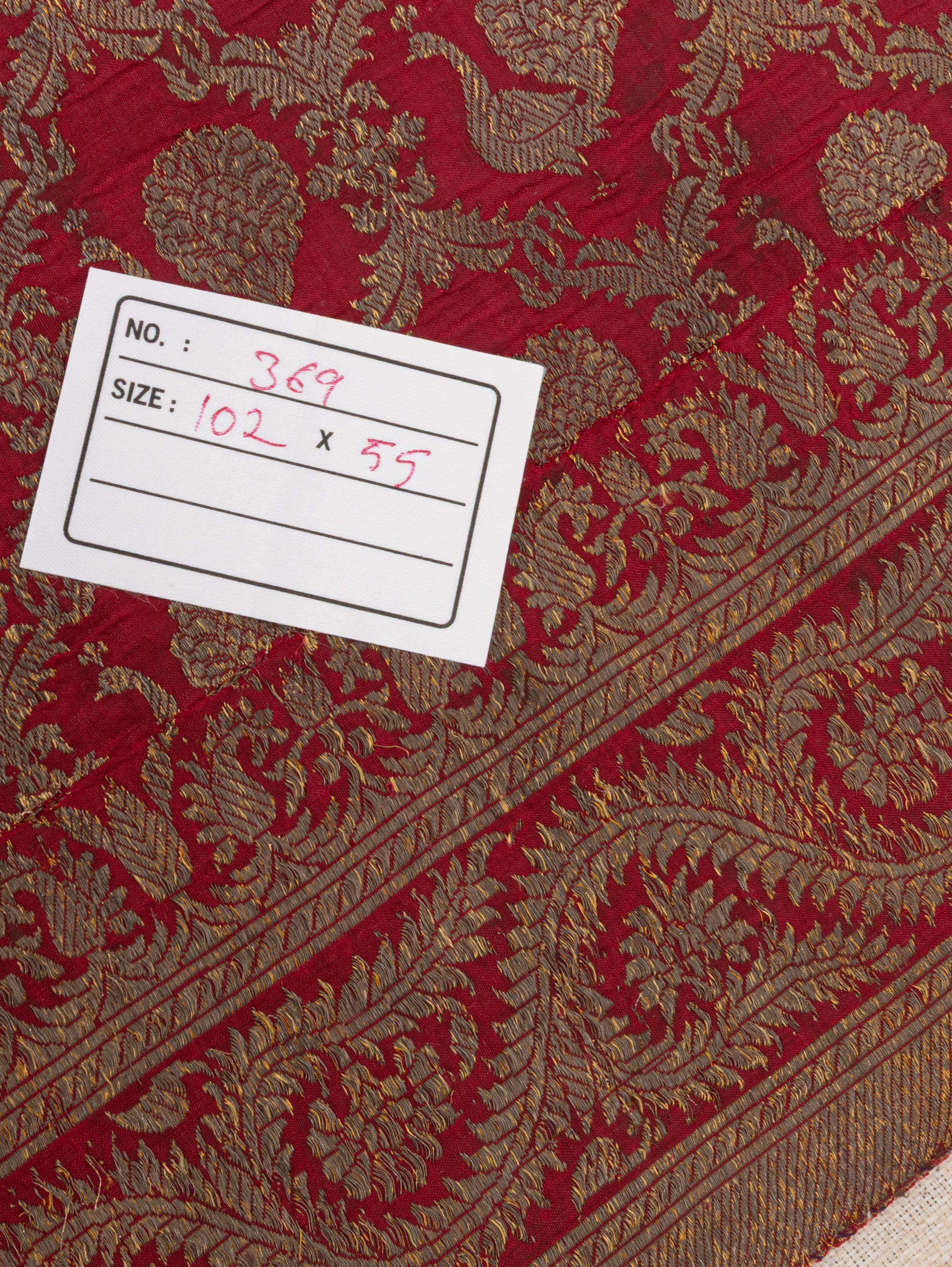 Framed Antique Indian Brocade Fragment im Angebot 2