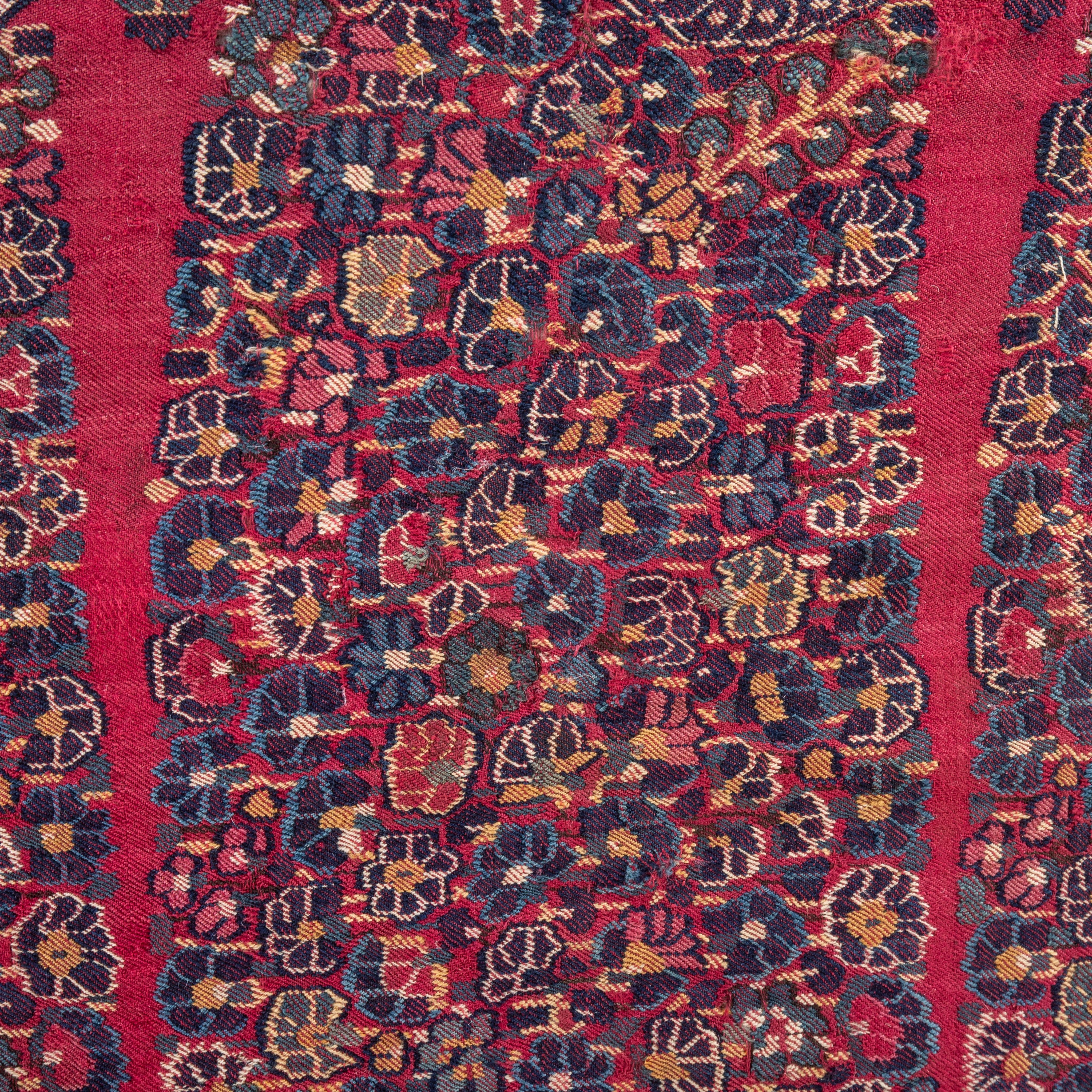 Fragment de châle indien du Cachemire ancien encadré, début du 19e siècle. État moyen - En vente à Istanbul, TR