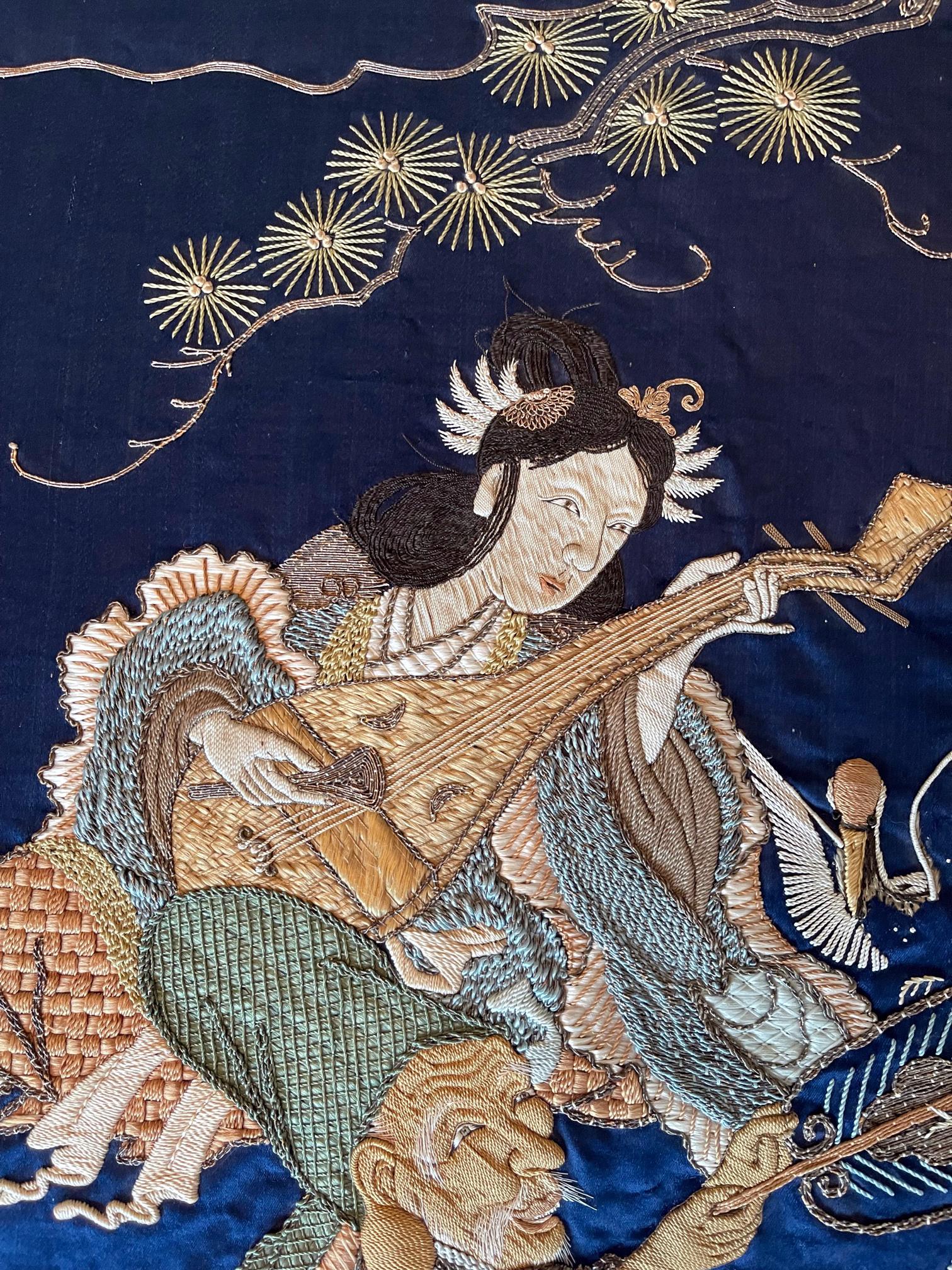 Meiji Panneau textile japonais ancien encadré de broderie de soie Fukusa en vente