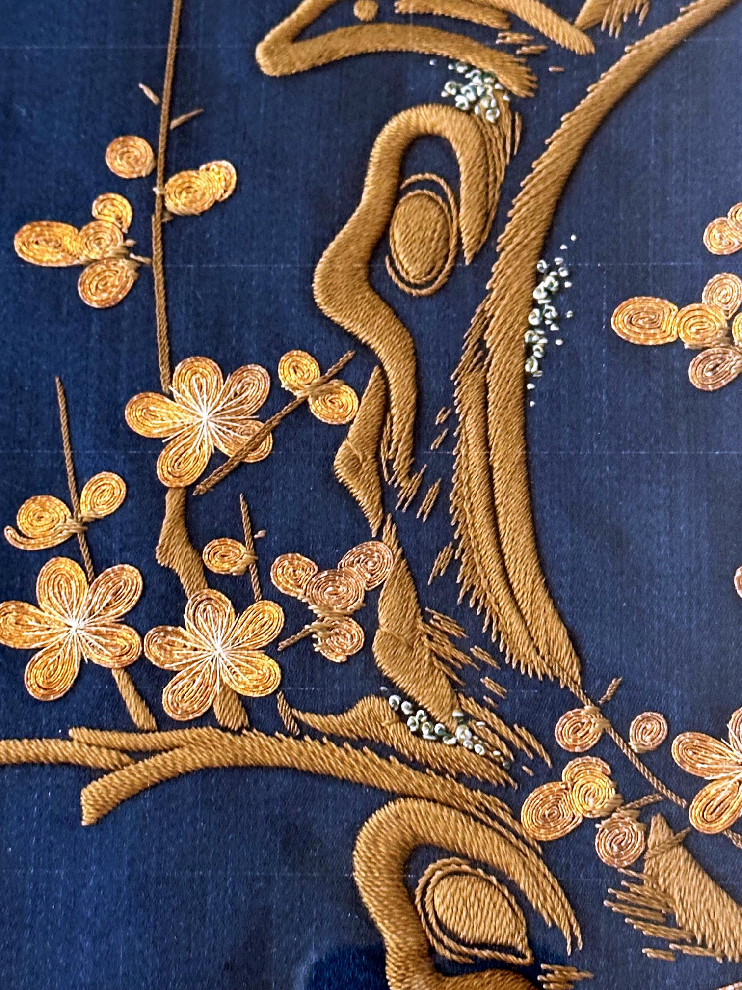 Gerahmte antike japanische Fukusa-Textil-Tafel mit Stickerei im Angebot 7