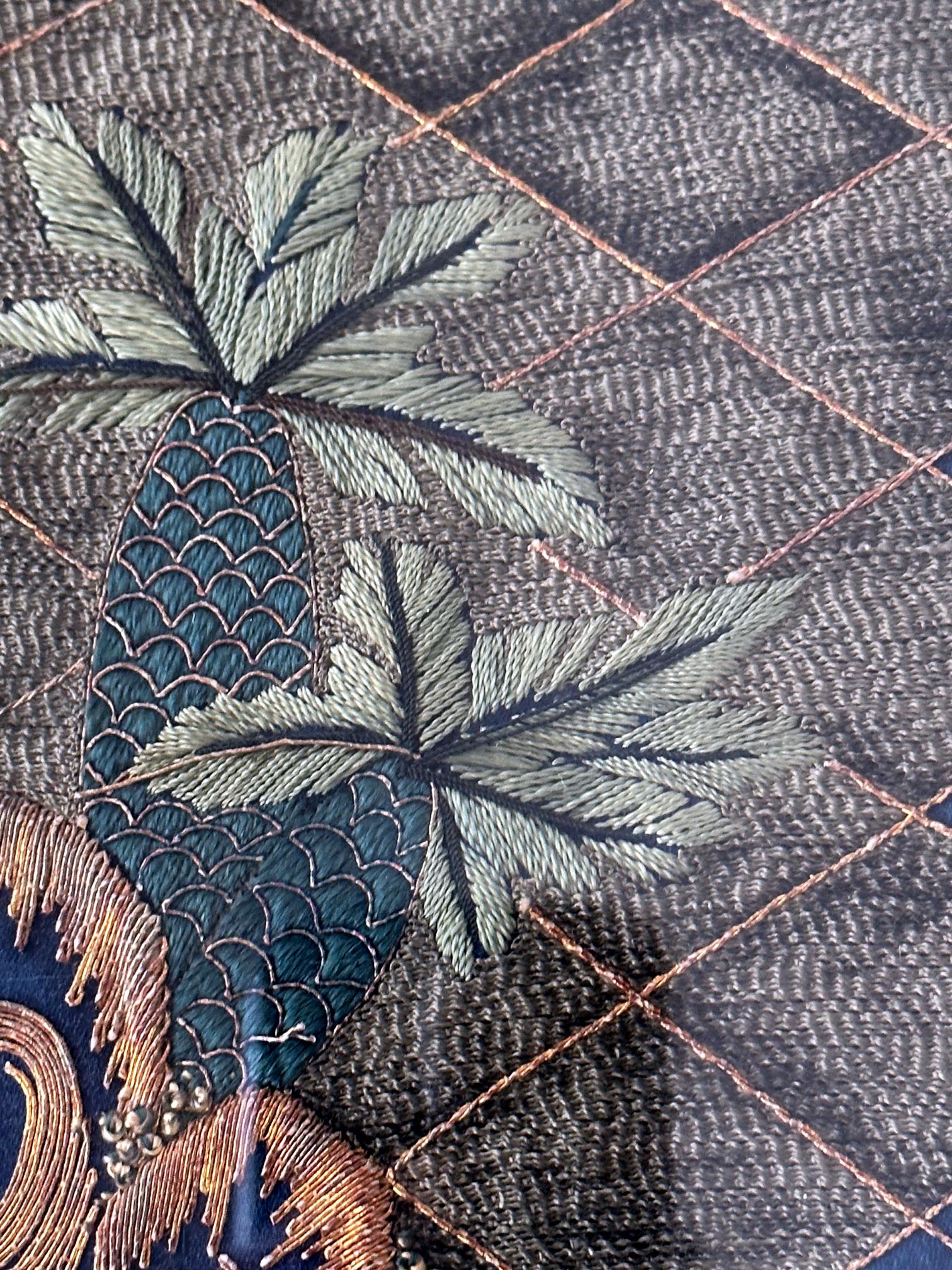 Gerahmte antike japanische Fukusa-Textil-Tafel mit Stickerei im Angebot 8