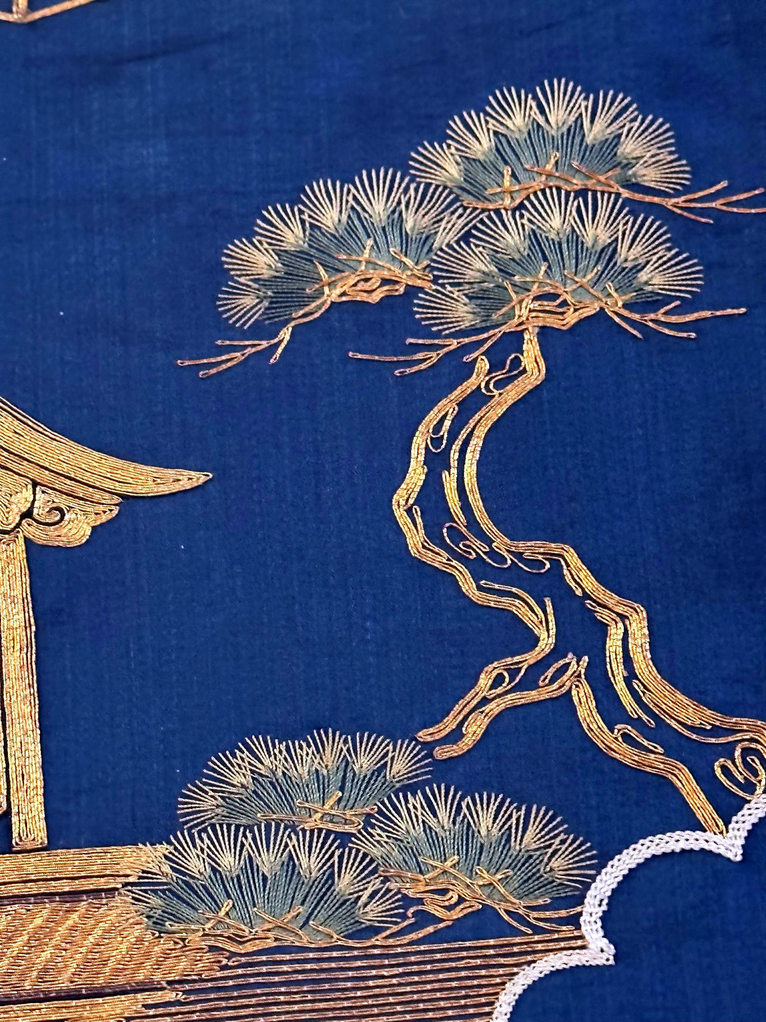 Gerahmte antike japanische Fukusa-Textil-Tafel mit Stickerei im Angebot 9