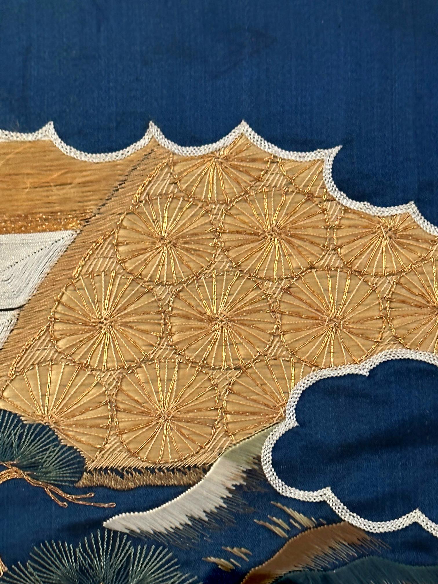 Gerahmte antike japanische Fukusa-Textil-Tafel mit Stickerei im Angebot 11
