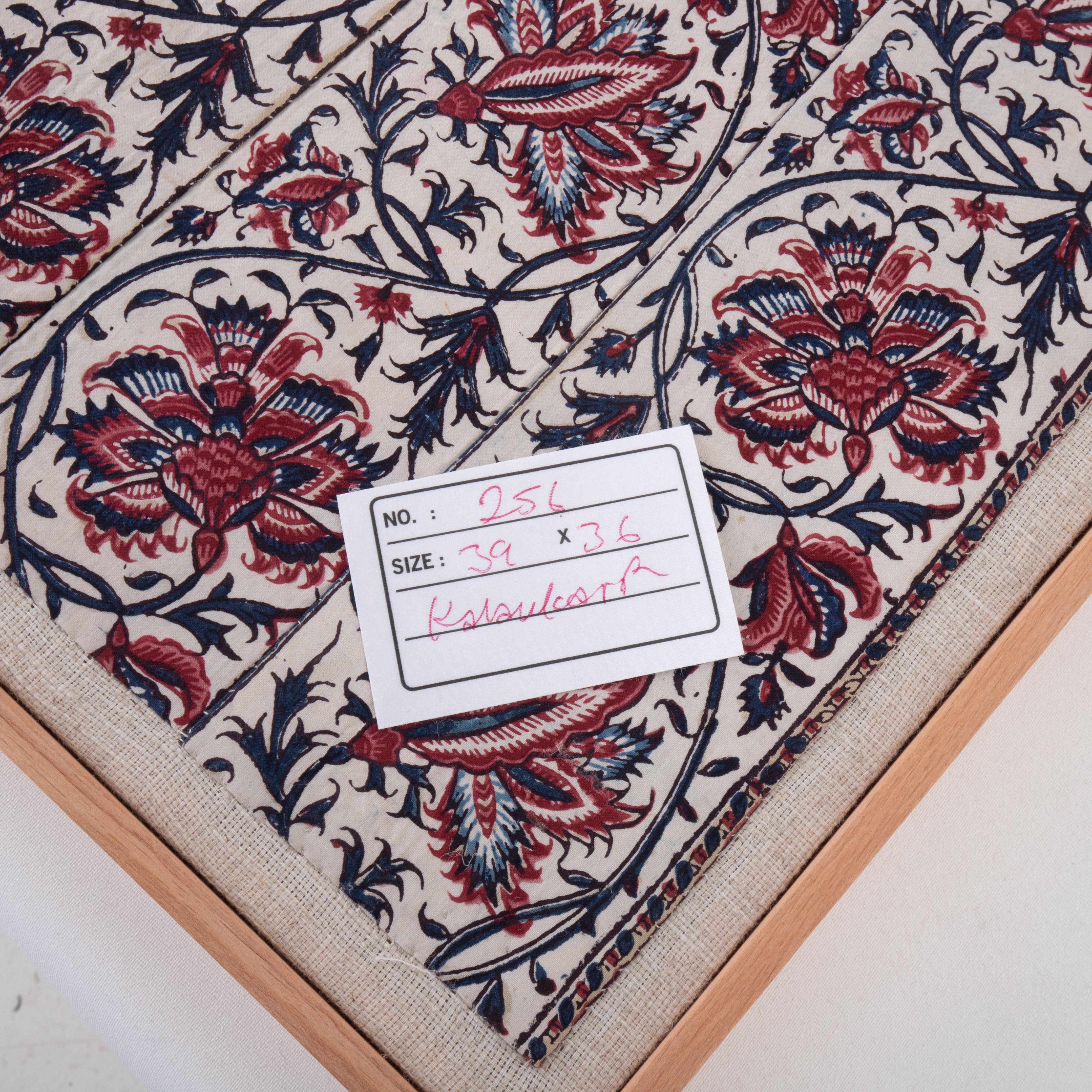Gerahmtes antikes Kalamkari-Fragment, Indien im Angebot 1