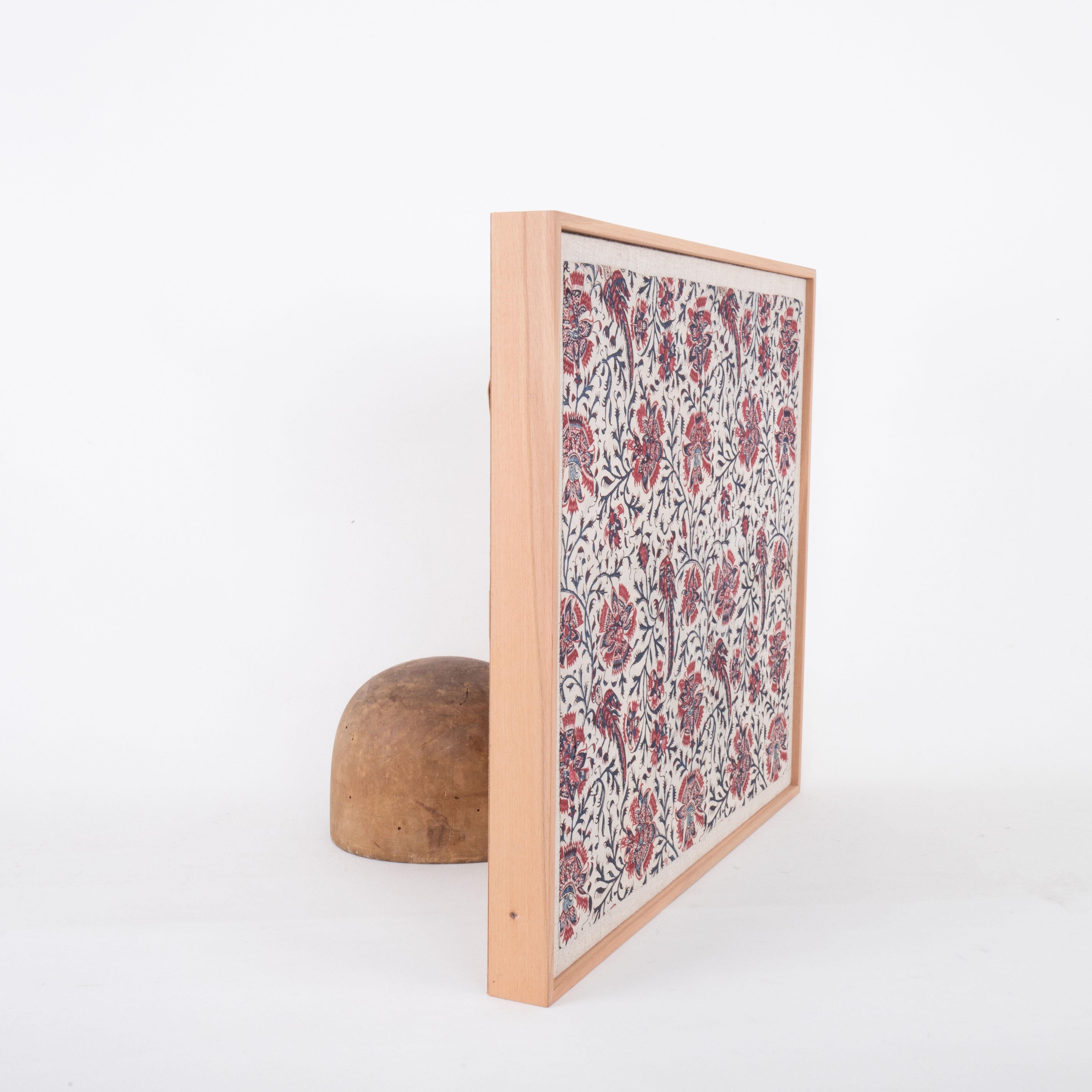 Frammento di kalamkari antico incorniciato, fine XIX sec. In condizioni buone in vendita a Istanbul, TR
