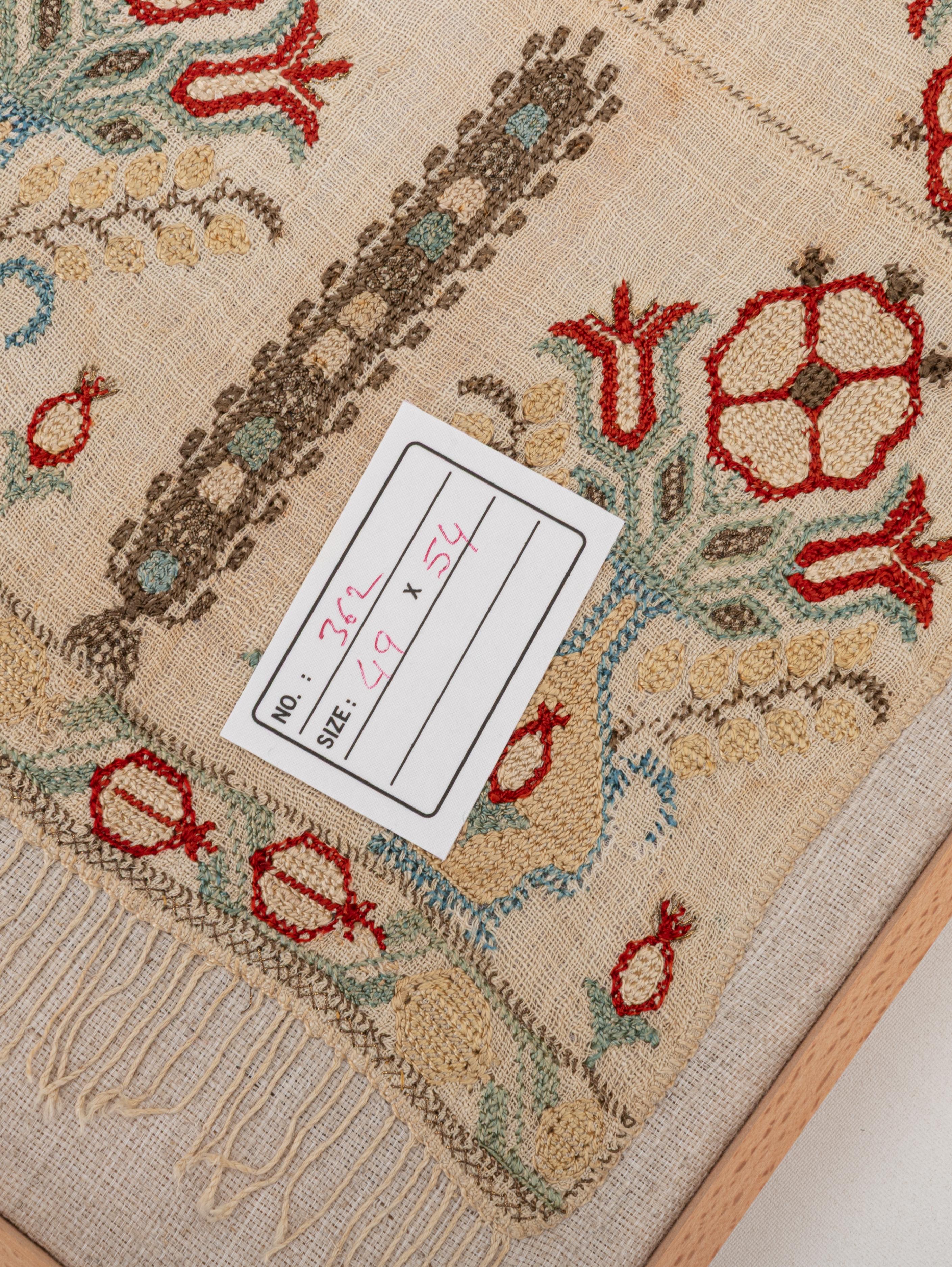 XIXe siècle Encadrement d'une ancienne broderie ottomane, A.L.A.C. Turquie en vente