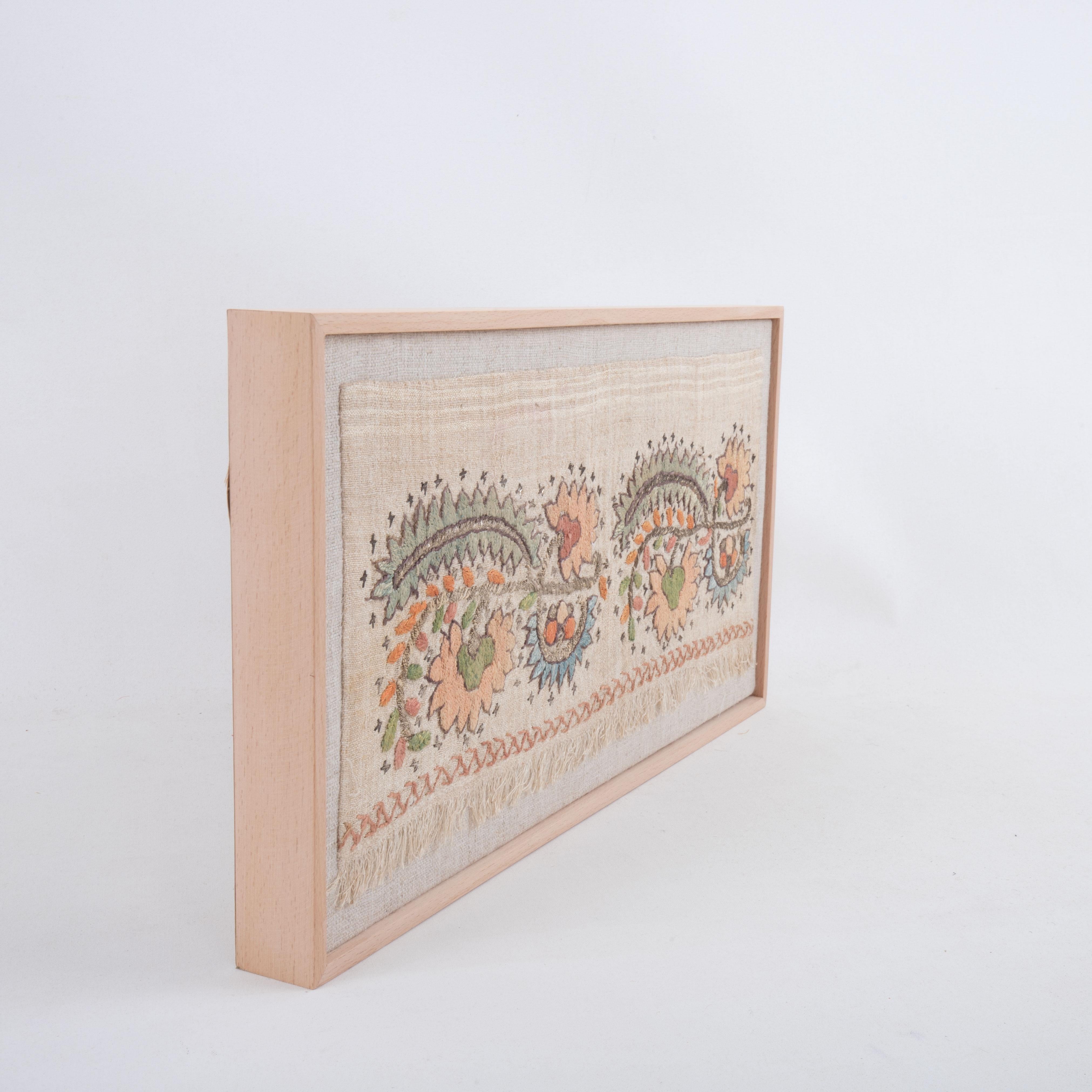 Ricamato Frammento di ricamo ottomano antico incorniciato  XIX secolo.