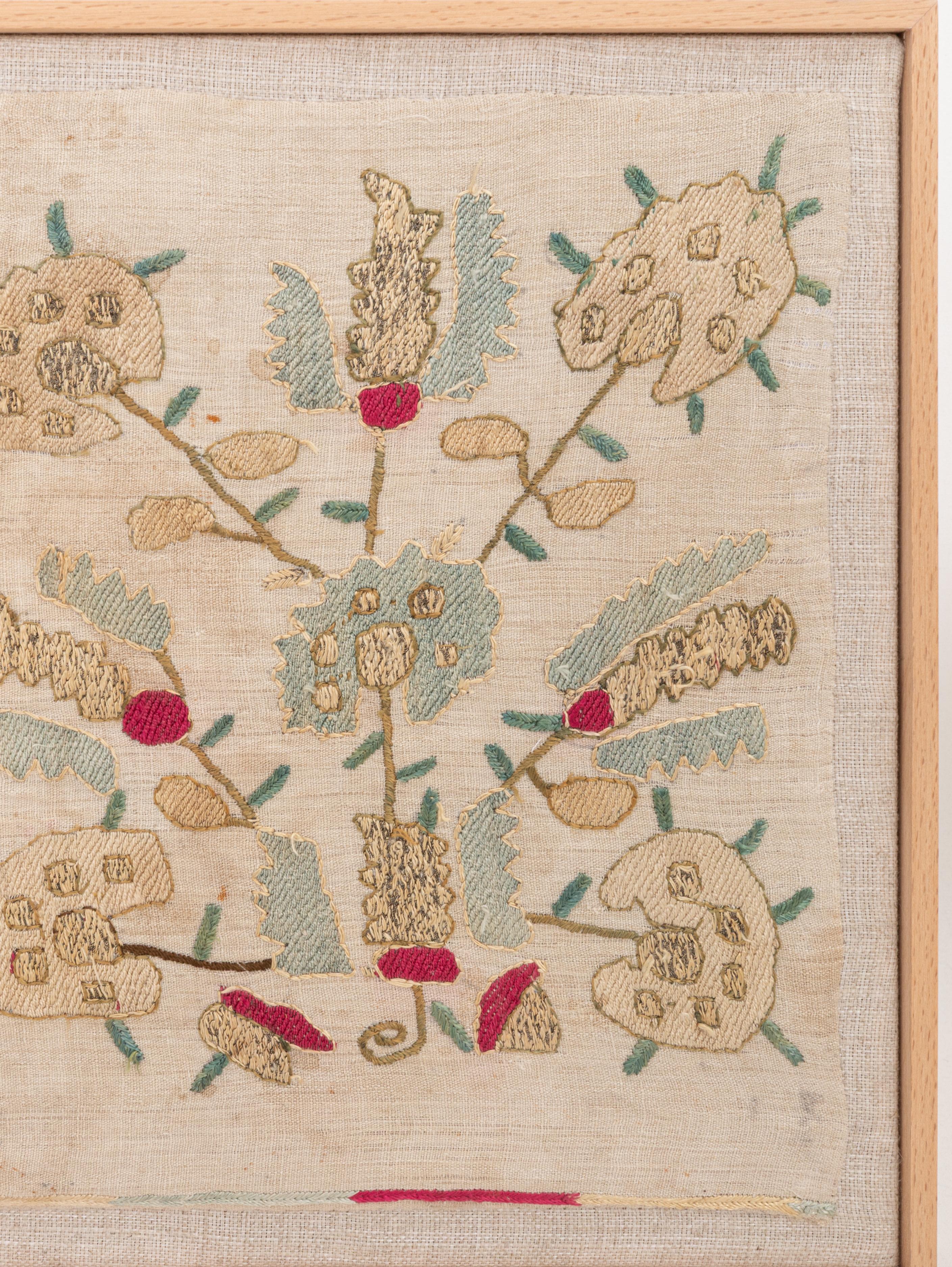 Turc Fragment de broderie ottomane ancienne encadrée, fin du 19e siècle. en vente