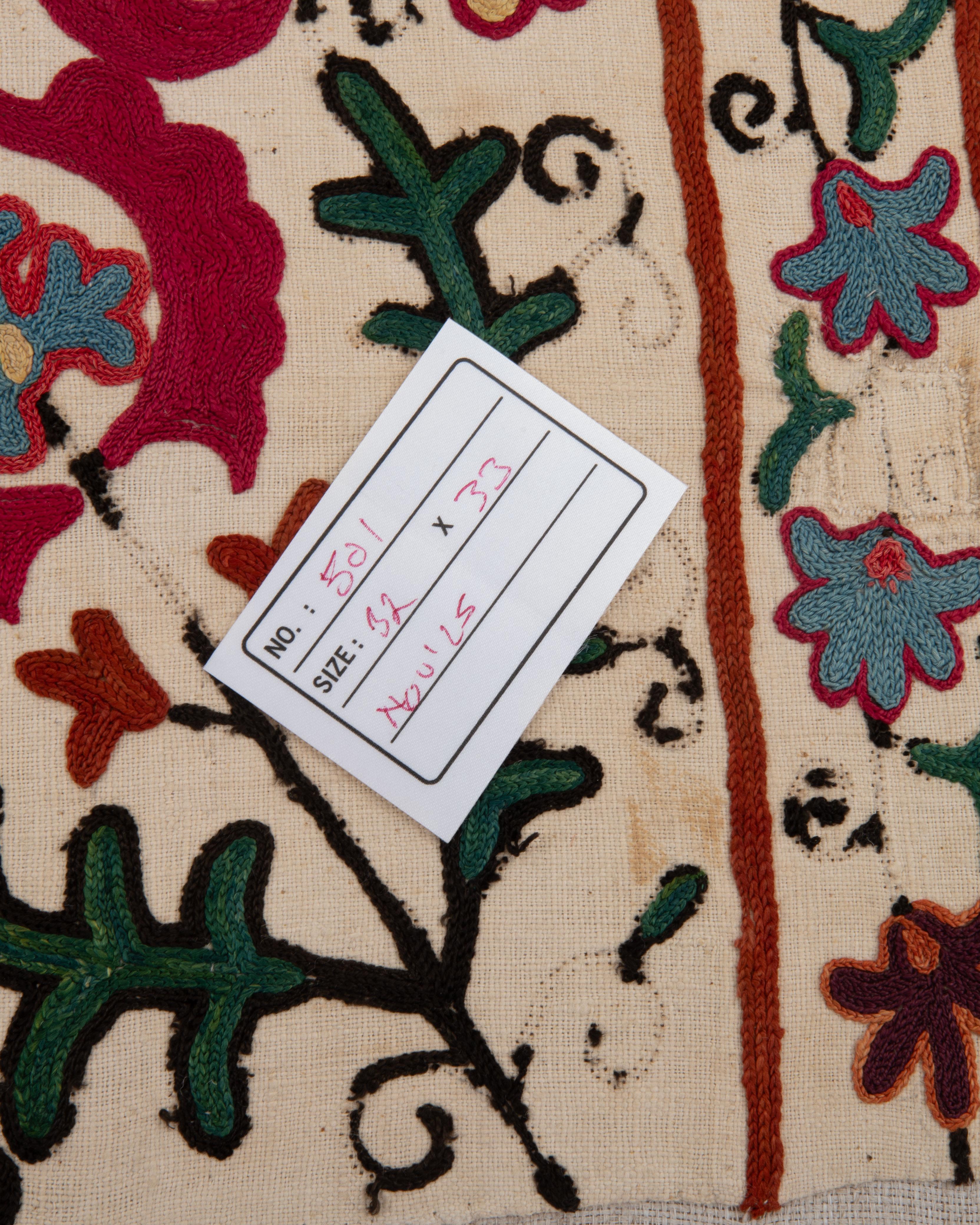 XIXe siècle Fragment de broderie ottomane ancienne encadrée, fin du 19e siècle. en vente